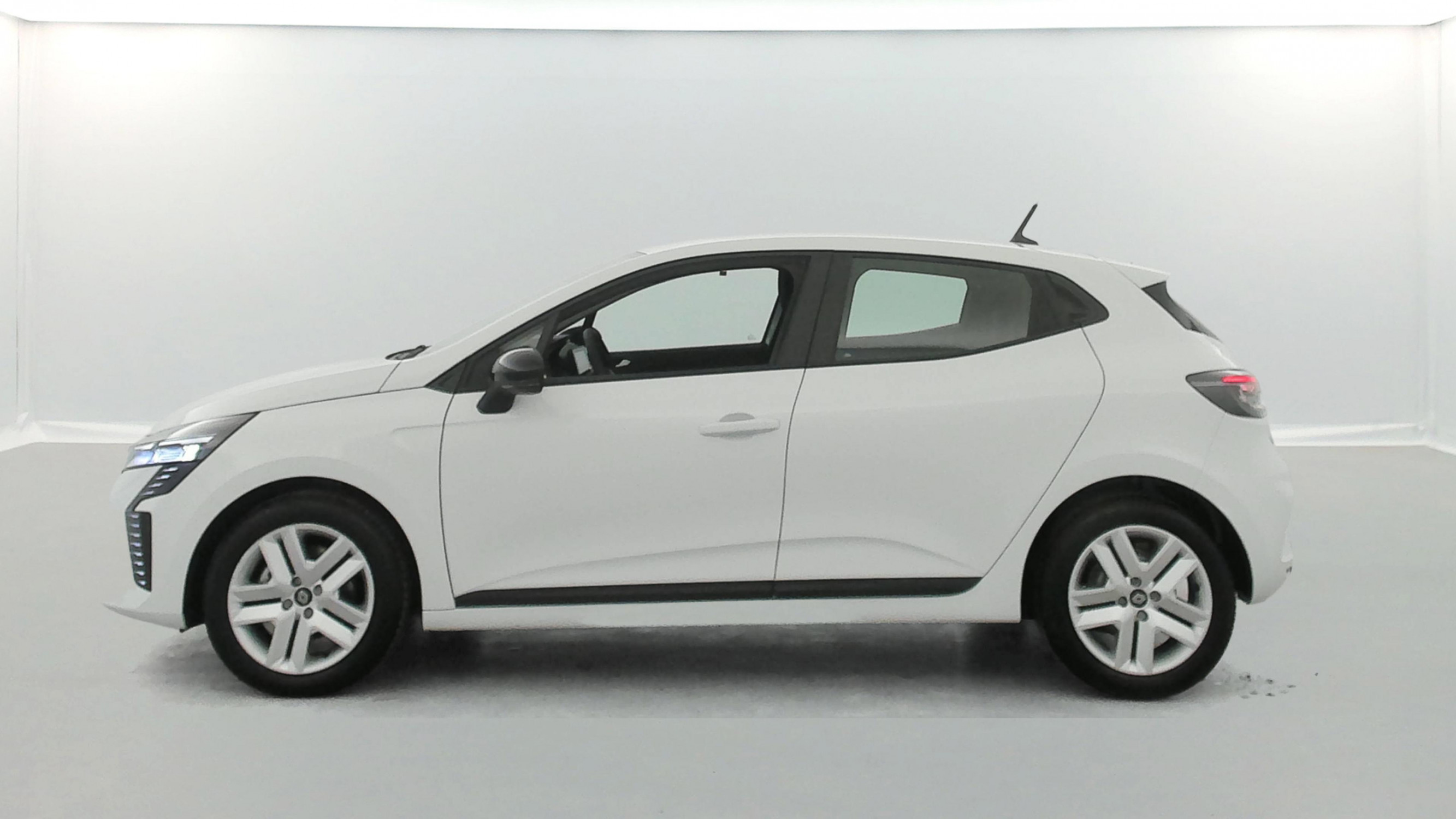 Vente en ligne Renault Clio 5 Clio Blue dCi 100 ch GSR2 au prix de 17 690 €
