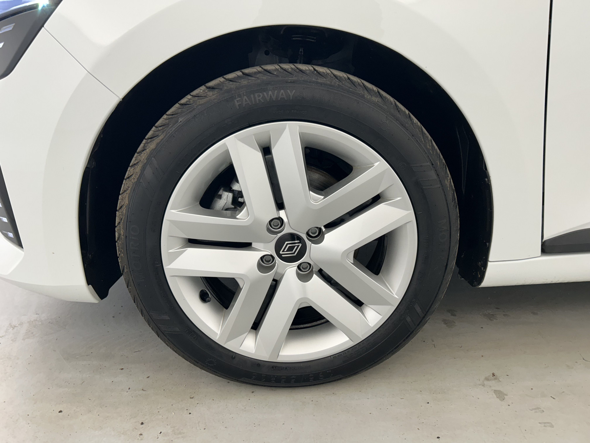 Vente en ligne Renault Clio 5 Clio E-Tech full hybrid 145 ch GSR2 au prix de 19 370 €