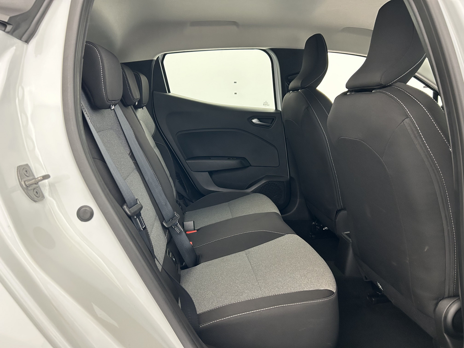 Vente en ligne Renault Clio 5 Clio E-Tech full hybrid 145 ch GSR2 au prix de 19 370 €