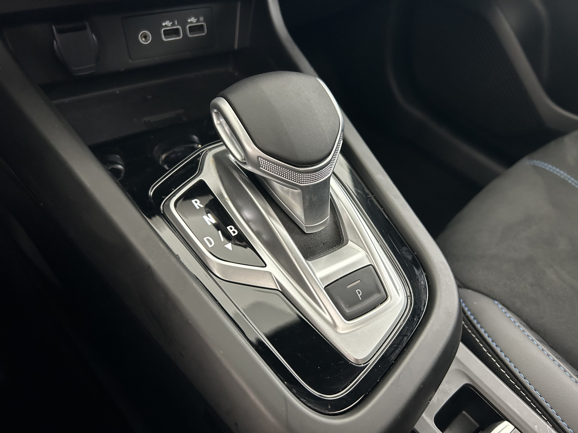 Vente en ligne Renault Arkana  E-Tech full hybrid 145 GSR2 au prix de 27 790 €
