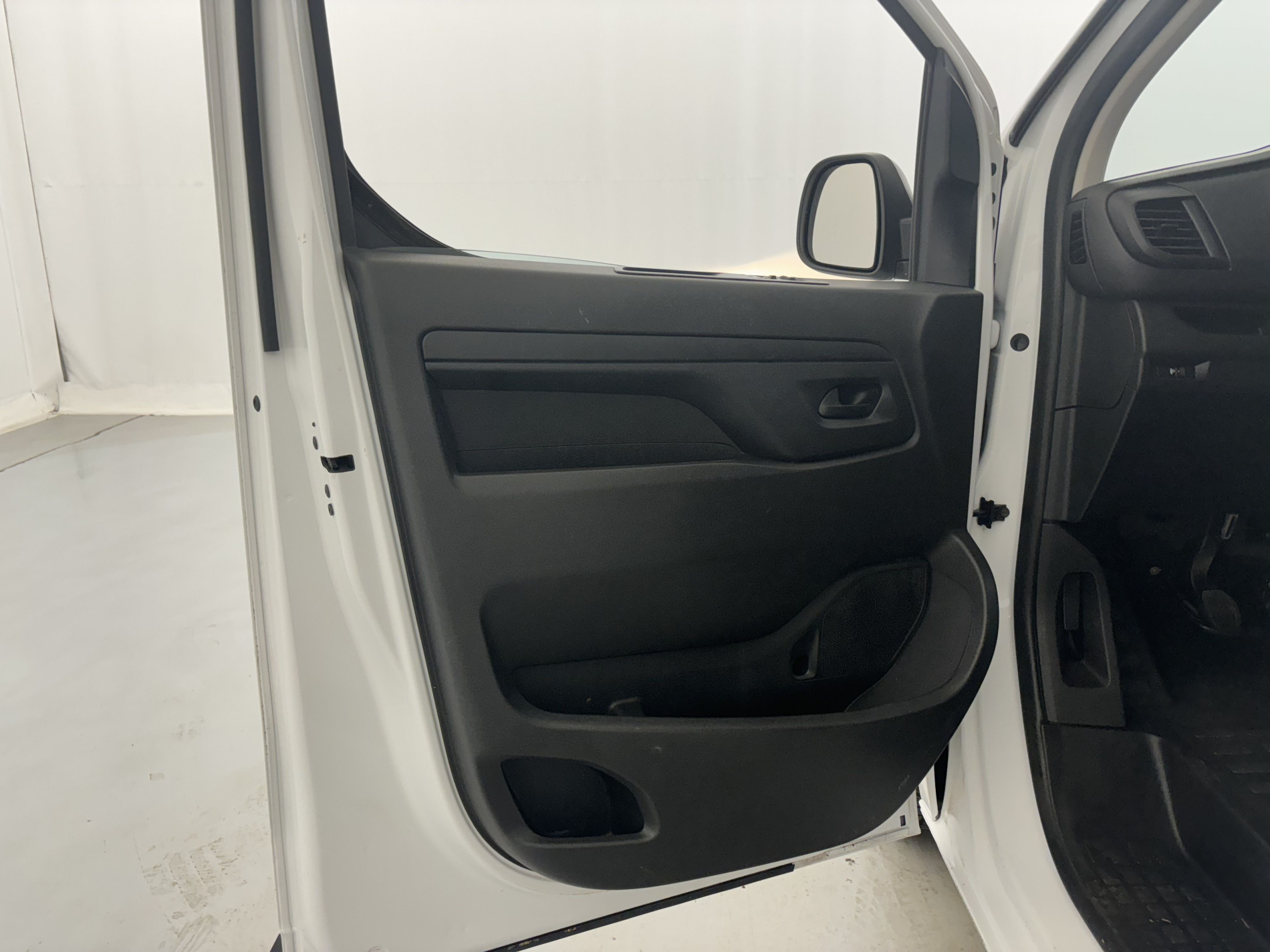 Vente en ligne Peugeot Expert EXPERT FGN TOLE M BLUEHDI 120 S&S BVM6 au prix de 20 890 €