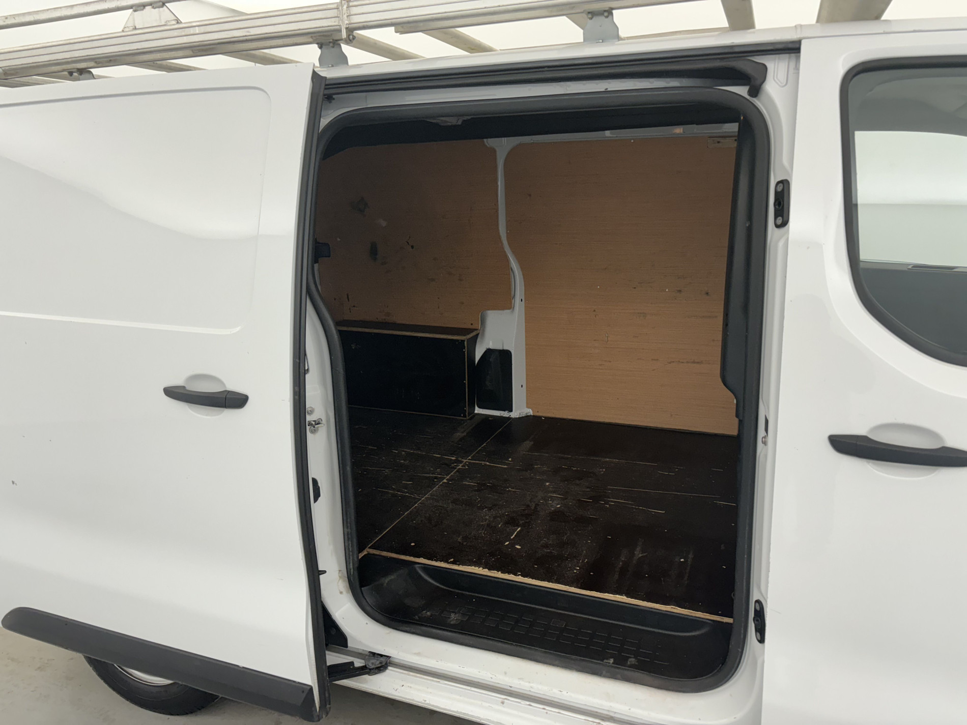 Vente en ligne Peugeot Expert EXPERT FGN TOLE M BLUEHDI 120 S&S BVM6 au prix de 20 890 €