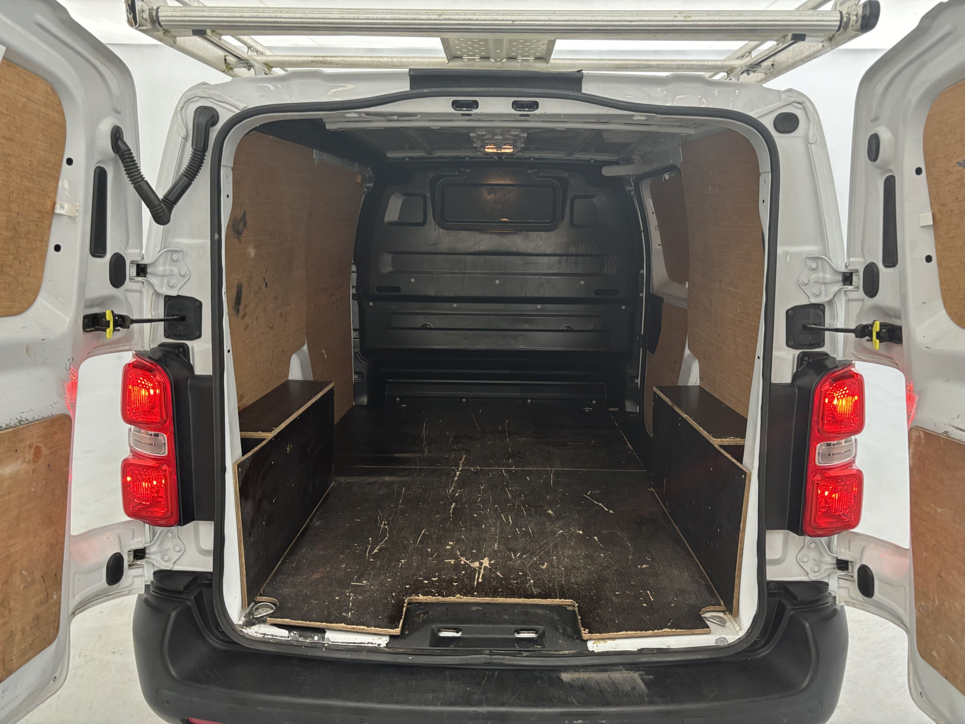 Vente en ligne Peugeot Expert EXPERT FGN TOLE M BLUEHDI 120 S&S BVM6 au prix de 20 890 €