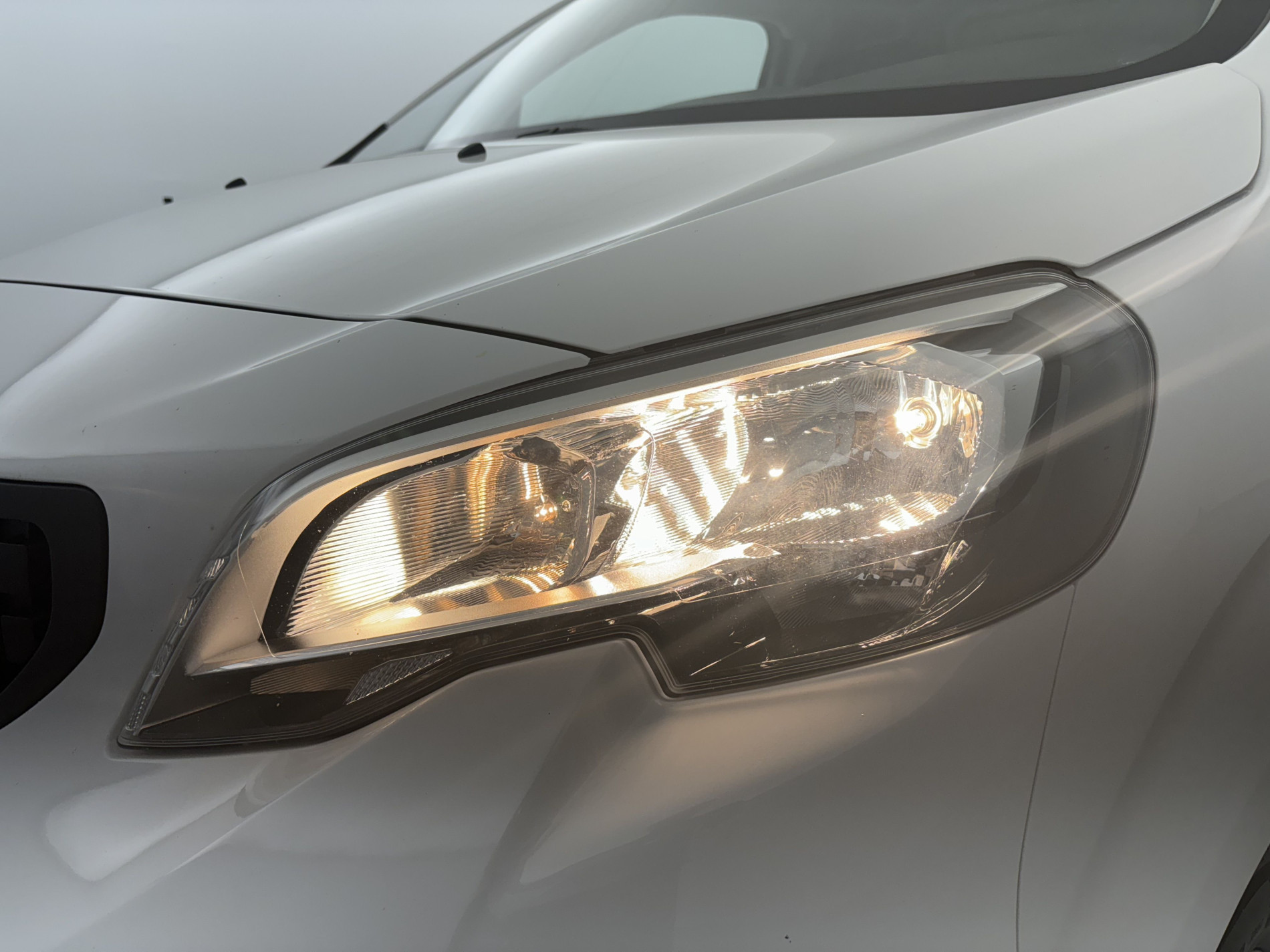 Vente en ligne Peugeot Expert EXPERT FGN TOLE M BLUEHDI 120 S&S BVM6 au prix de 20 890 €
