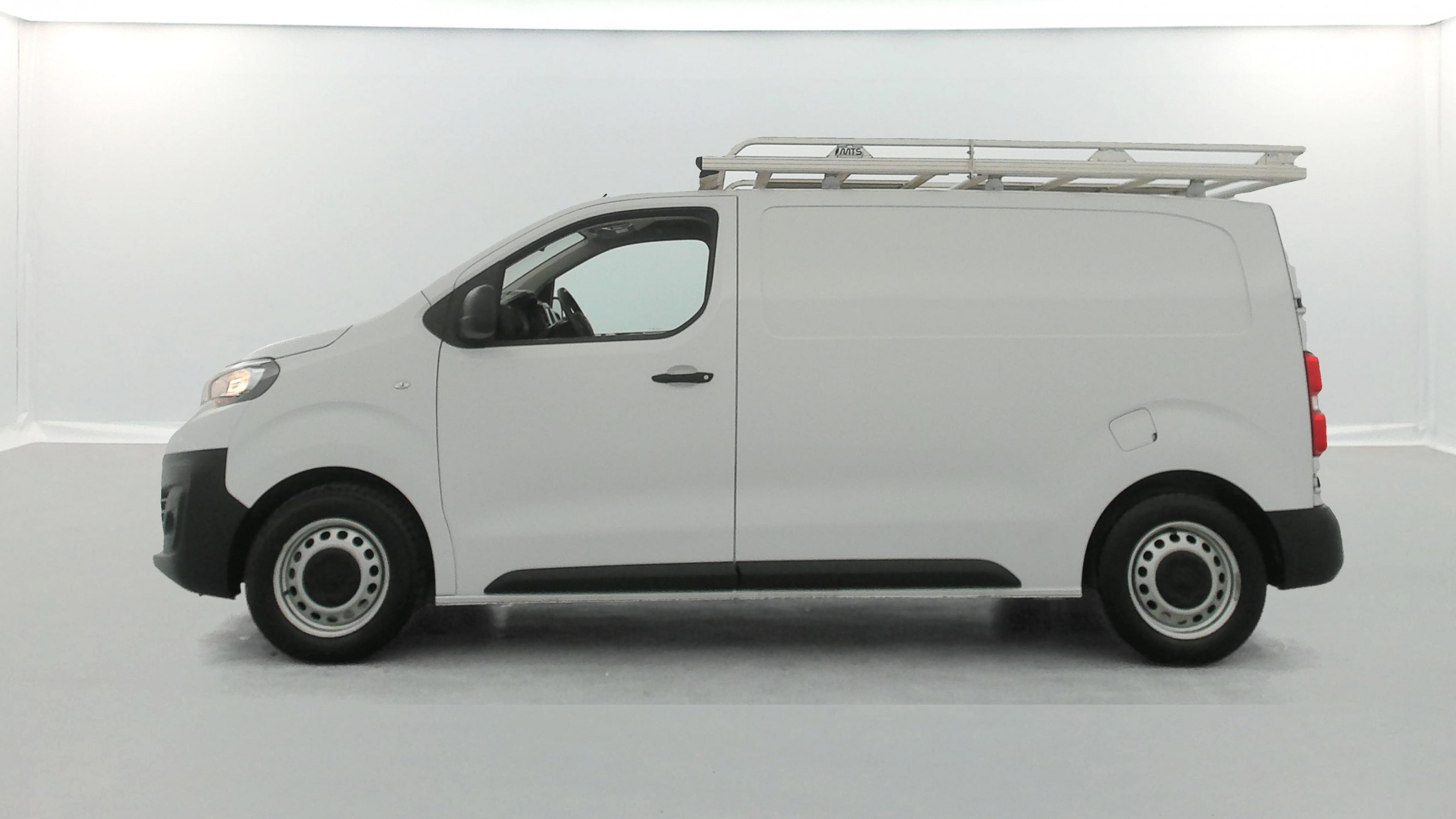 Vente en ligne Peugeot Expert EXPERT FGN TOLE M BLUEHDI 120 S&S BVM6 au prix de 20 890 €