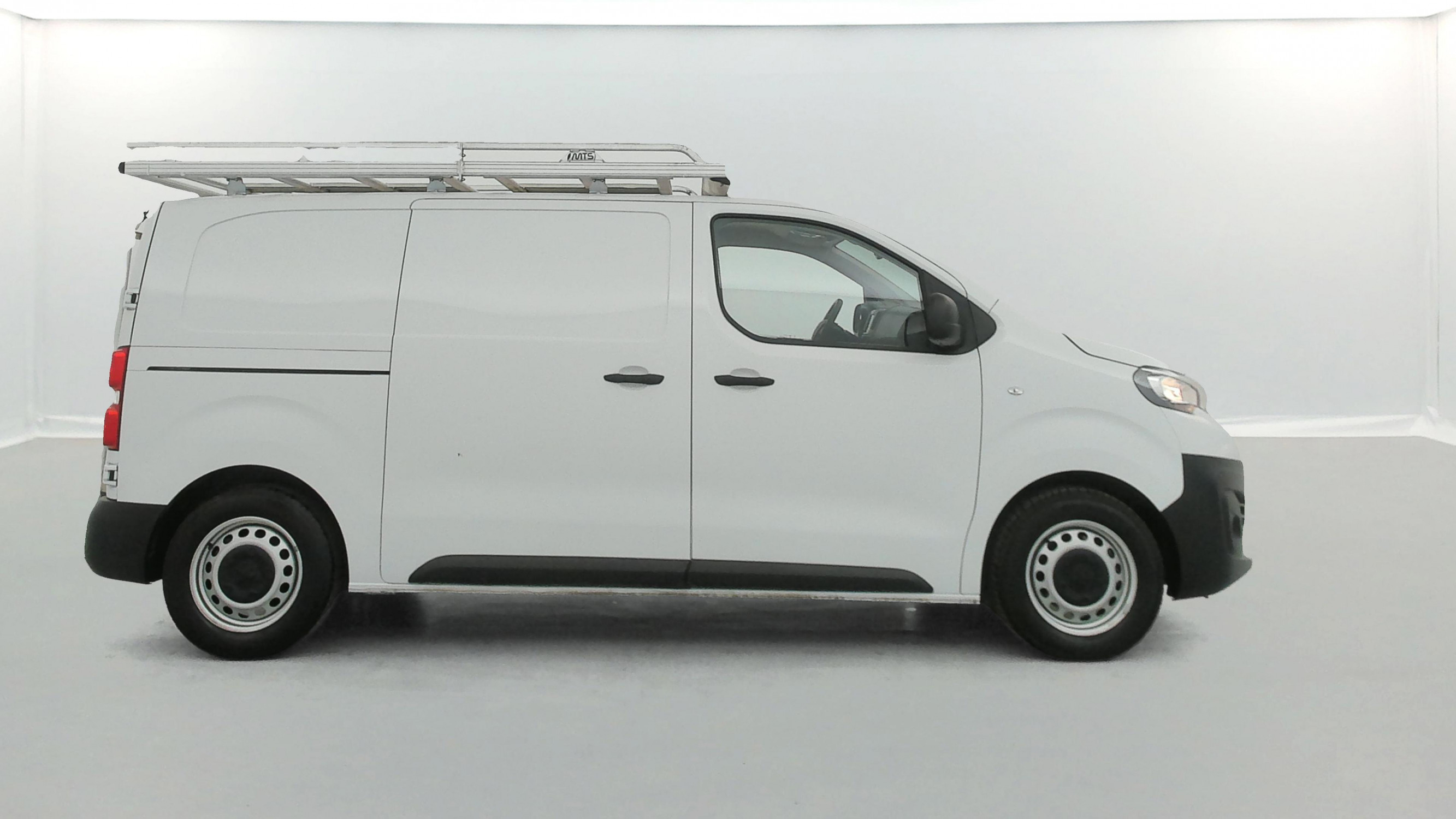 Vente en ligne Peugeot Expert EXPERT FGN TOLE M BLUEHDI 120 S&S BVM6 au prix de 20 890 €