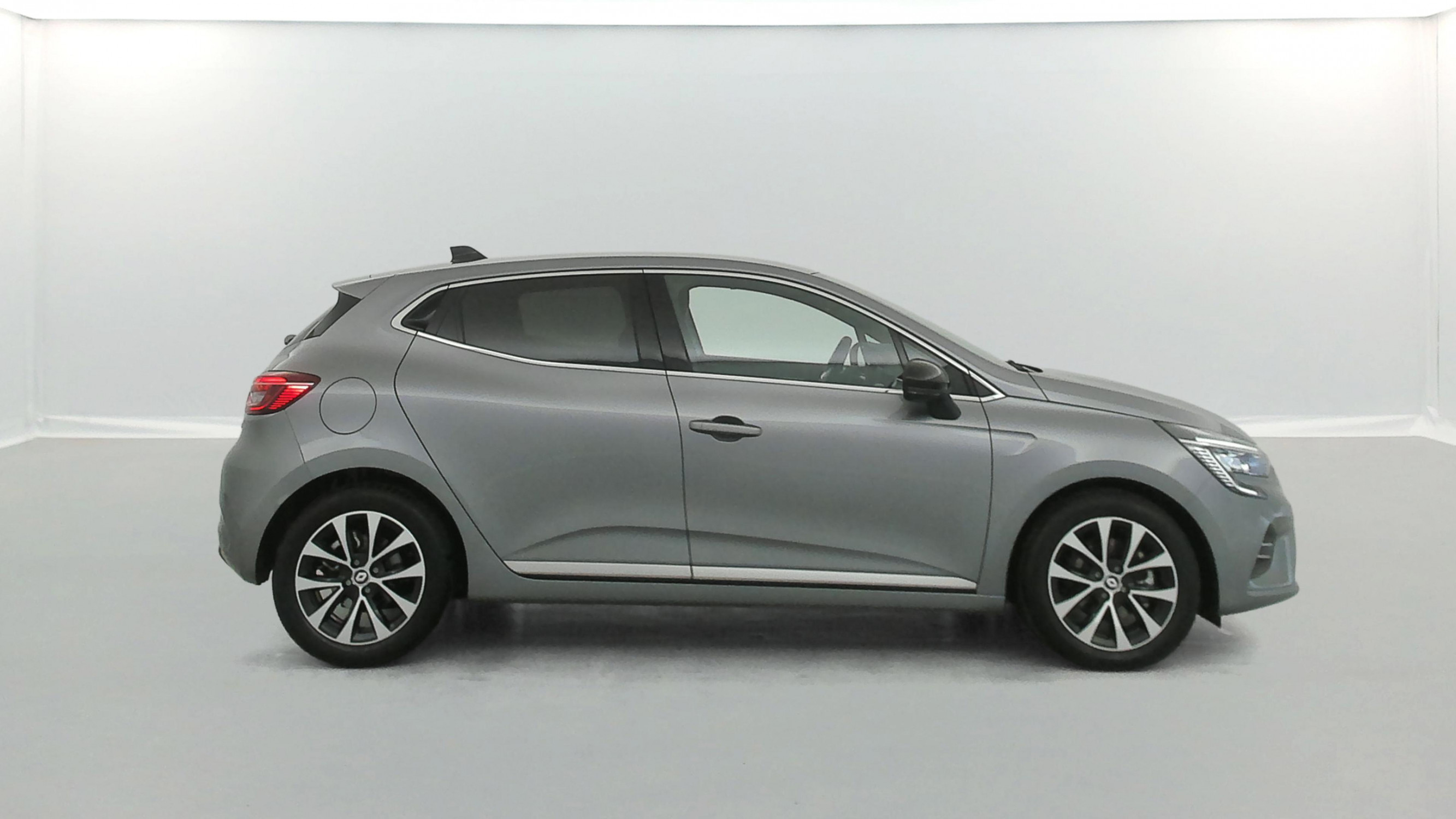 Vente en ligne Renault Clio 5 Clio E-Tech full hybrid 145 au prix de 18 690 €