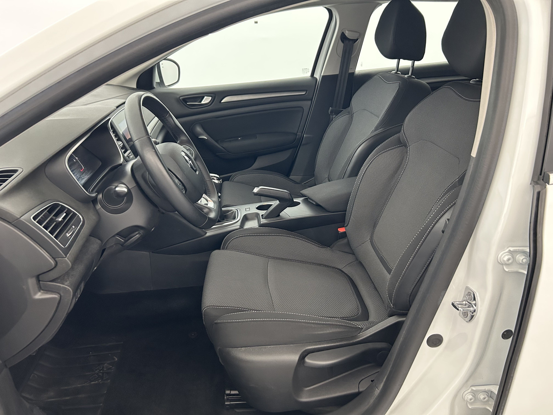 Vente en ligne Renault Megane 4 Estate  Blue dCi 115 au prix de 14 790 €