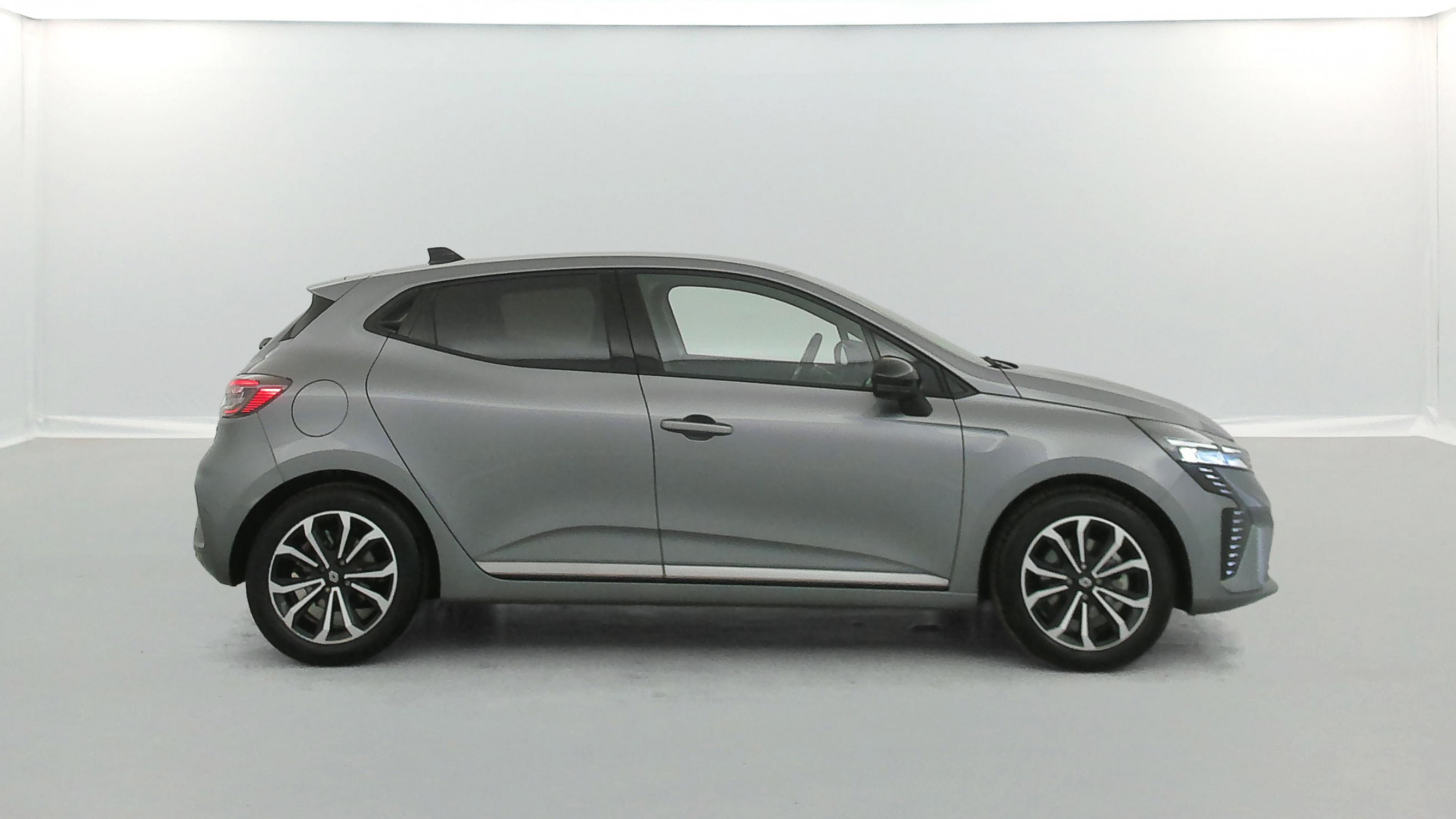 Vente en ligne Renault Clio 5 Clio E-Tech hybride 145 au prix de 18 290 €