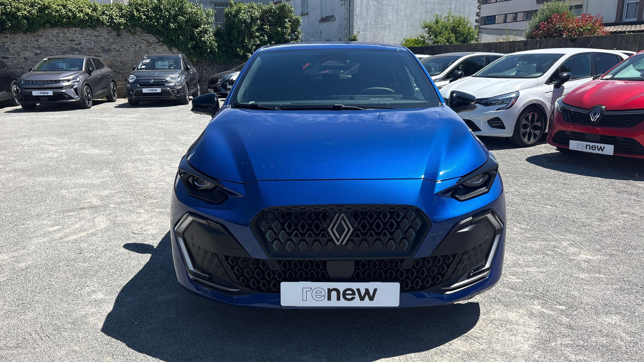 Vente en ligne Renault Clio 6 Clio E-Tech full hybrid 160 ch au prix de 27 690 €