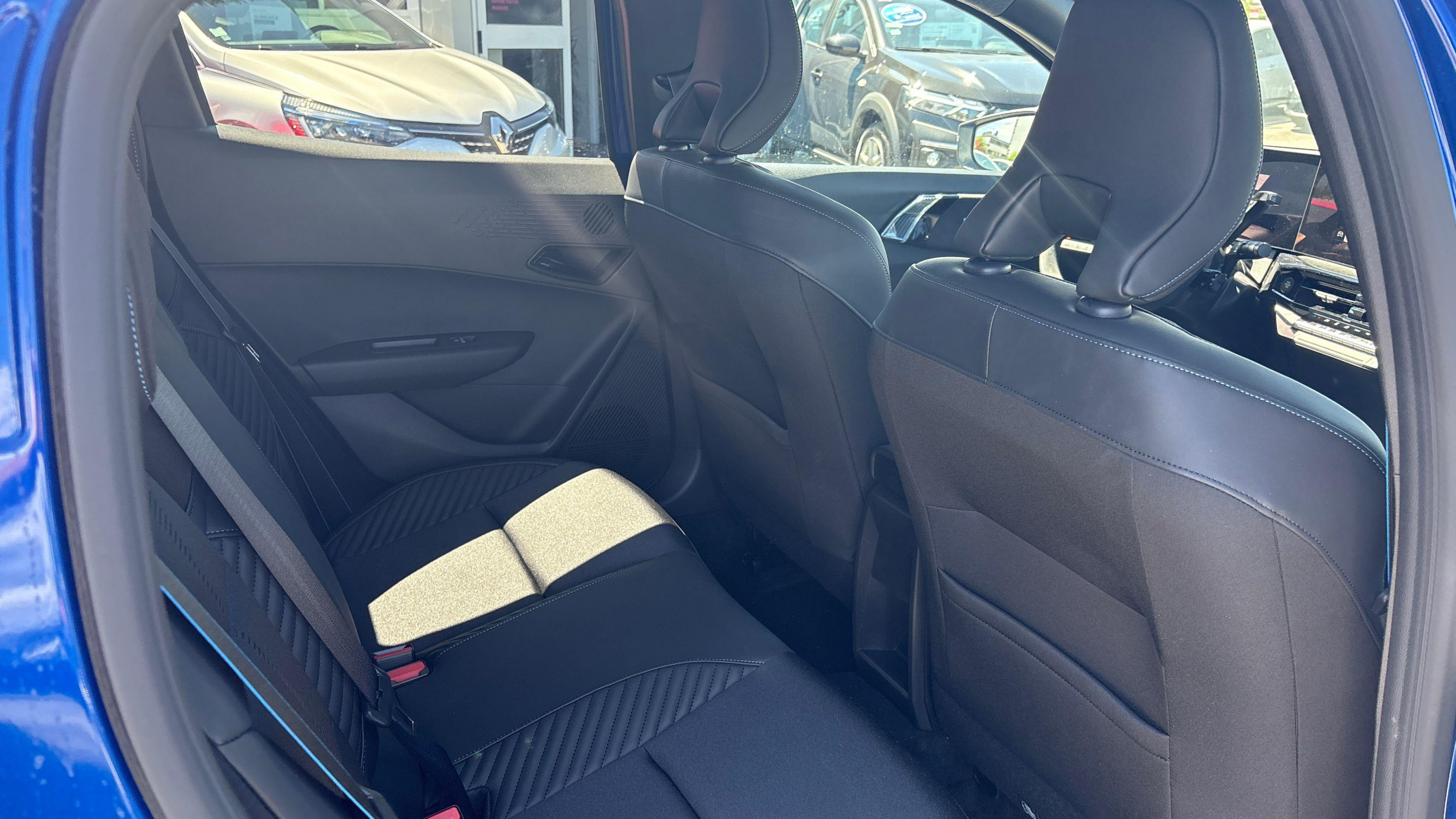 Vente en ligne Renault Clio 6 Clio E-Tech full hybrid 160 ch au prix de 27 690 €
