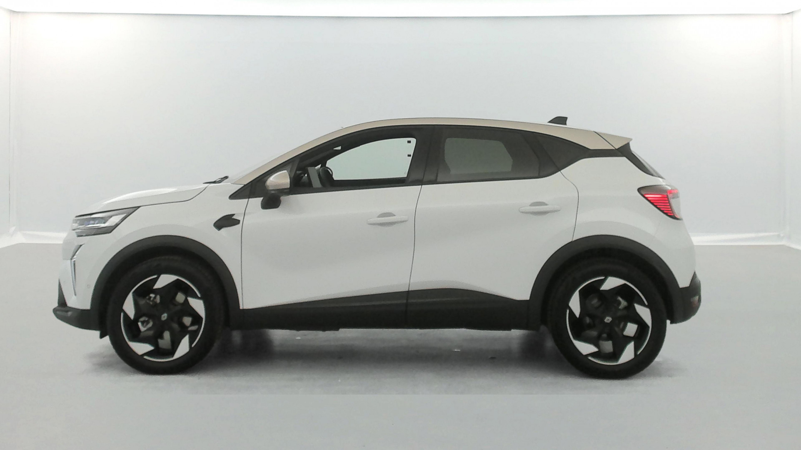 Renault Captur  E-Tech full hybrid 145 ch occasion de 2024 en vente à Vannes