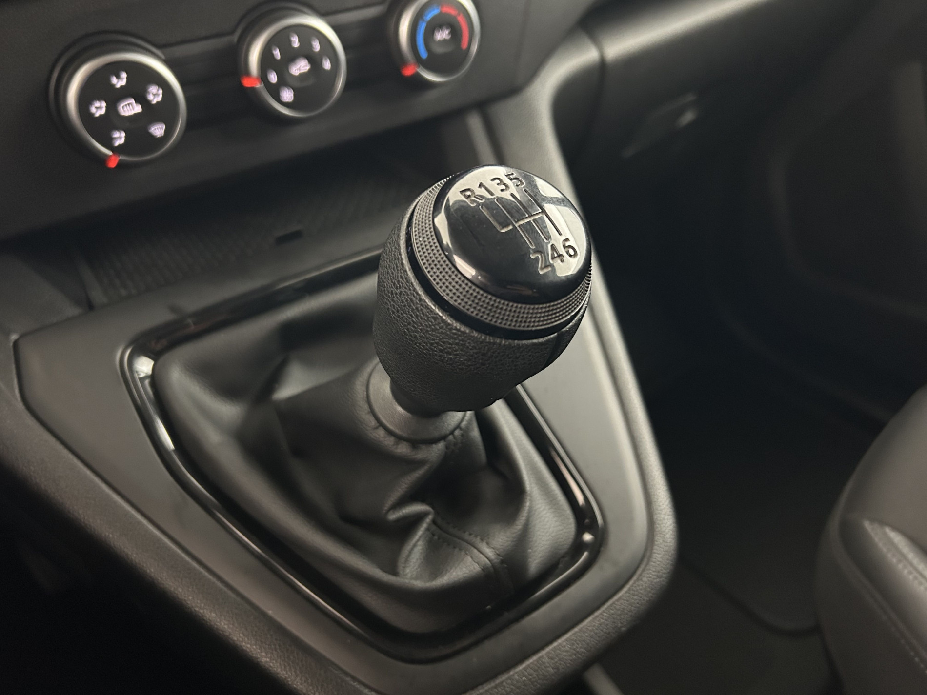 Vente en ligne Renault Kangoo Van  TCE 100 au prix de 14 990 €