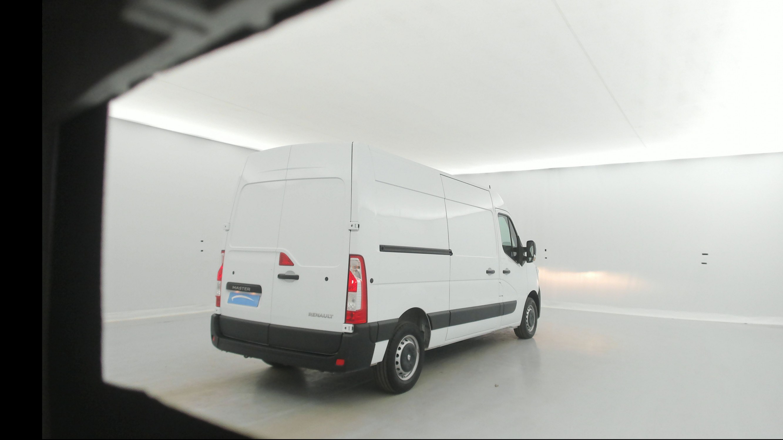 Vente en ligne Renault Master Fourgon MASTER FGN TRAC F3500 L2H2 BLUE DCI 135 au prix de 24 990 €