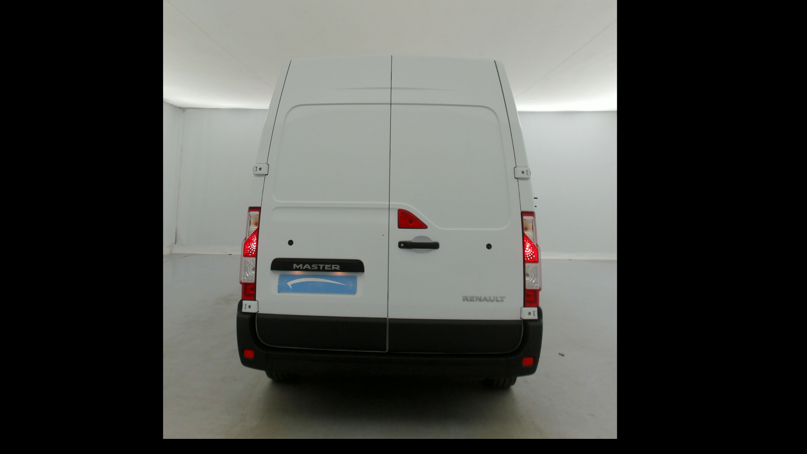 Vente en ligne Renault Master Fourgon MASTER FGN TRAC F3500 L2H2 BLUE DCI 135 au prix de 24 990 €