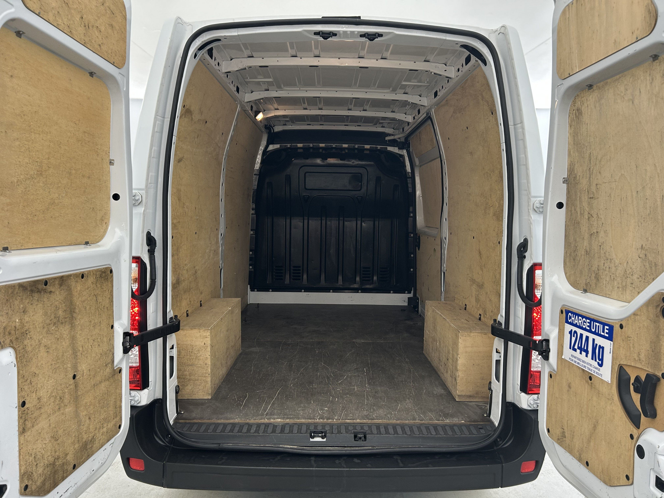 Vente en ligne Renault Master Fourgon MASTER FGN TRAC F3500 L2H2 BLUE DCI 135 au prix de 24 990 €
