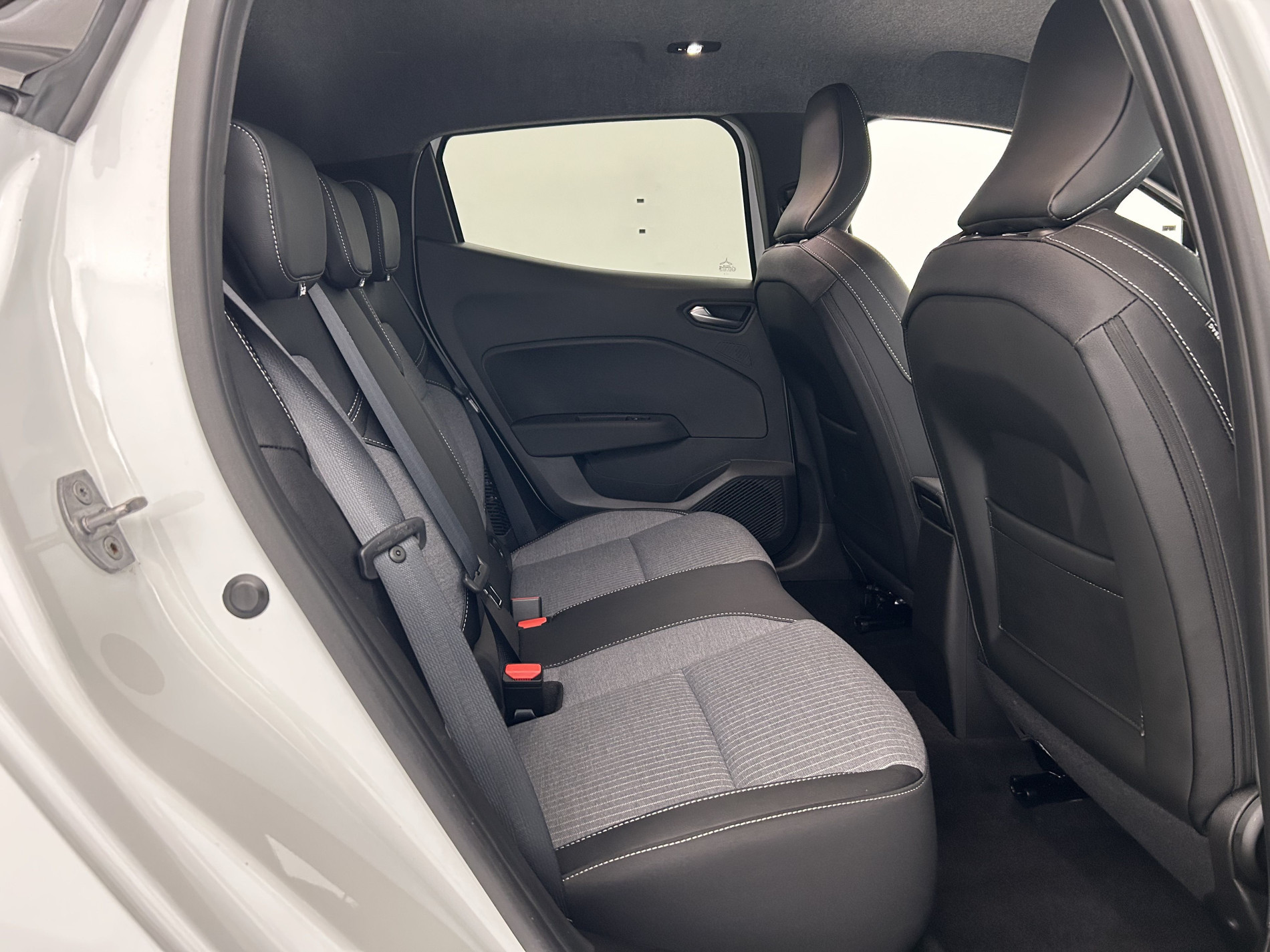 Vente en ligne Renault Clio 5 Clio E-Tech full hybrid 145 ch GSR2 au prix de 21 670 €
