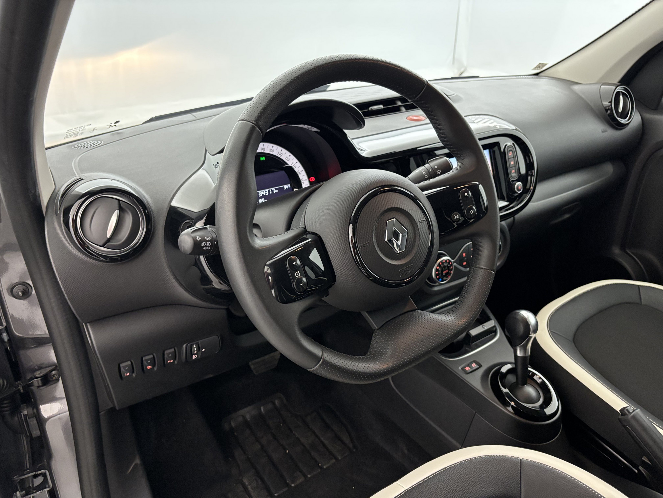 Vente en ligne Renault Twingo Electrique Twingo III E-Tech au prix de 14 490 €