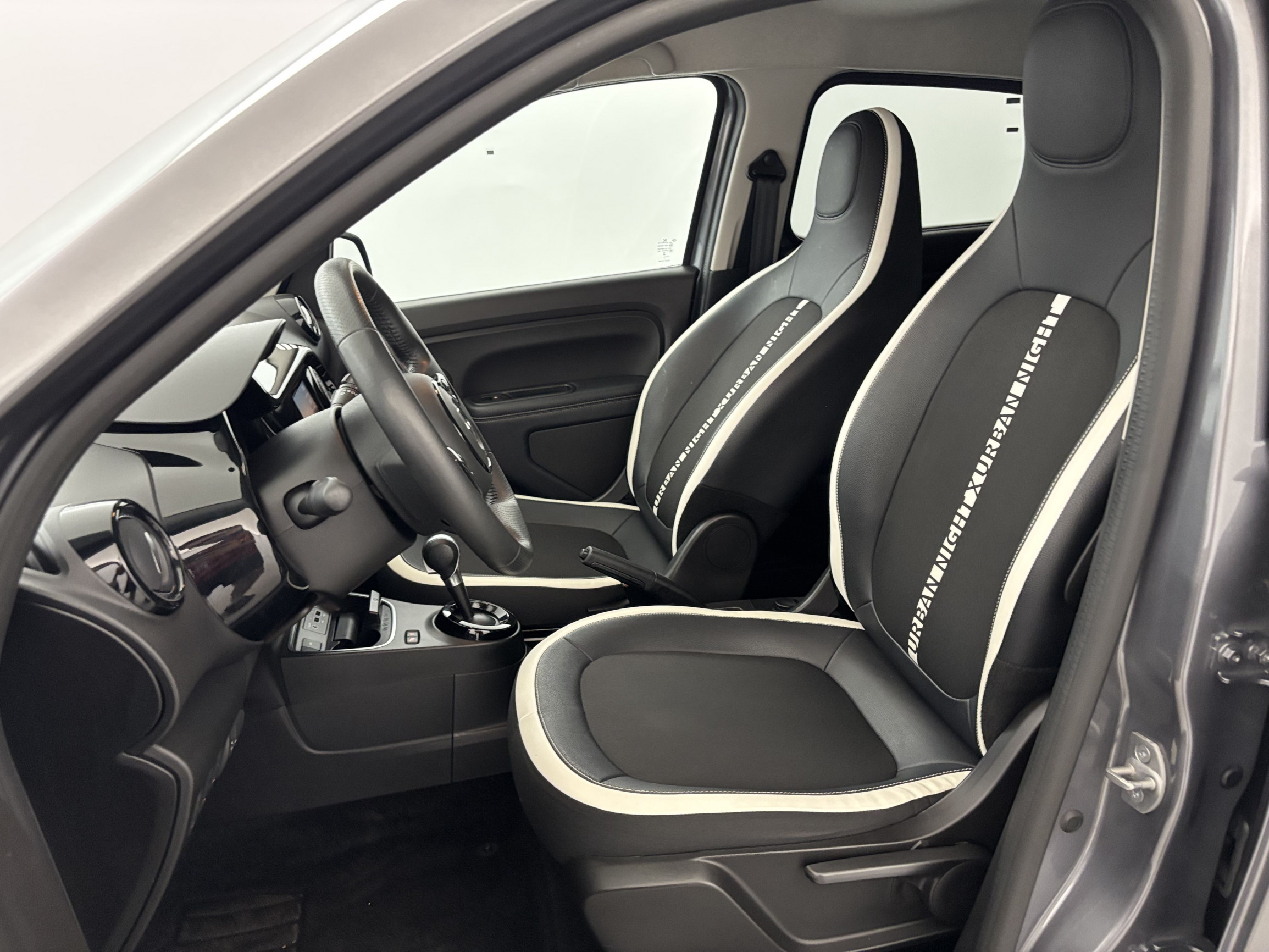 Vente en ligne Renault Twingo Electrique Twingo III E-Tech au prix de 14 490 €
