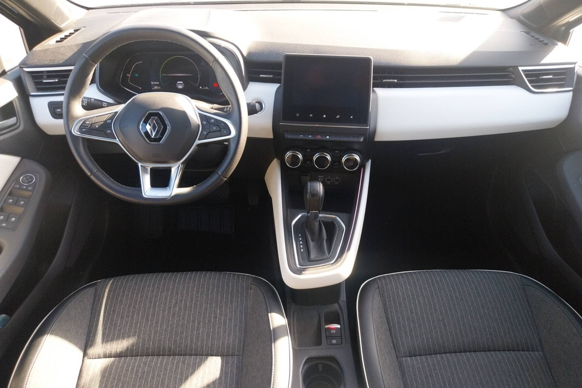 Vente en ligne Renault Clio 5 Clio E-Tech full hybrid 145 au prix de 18 990 €