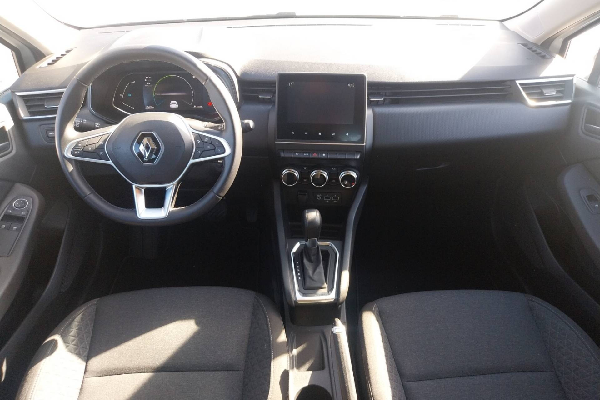 Vente en ligne Renault Clio 5 Clio E-Tech full hybrid 145 au prix de 15 590 €