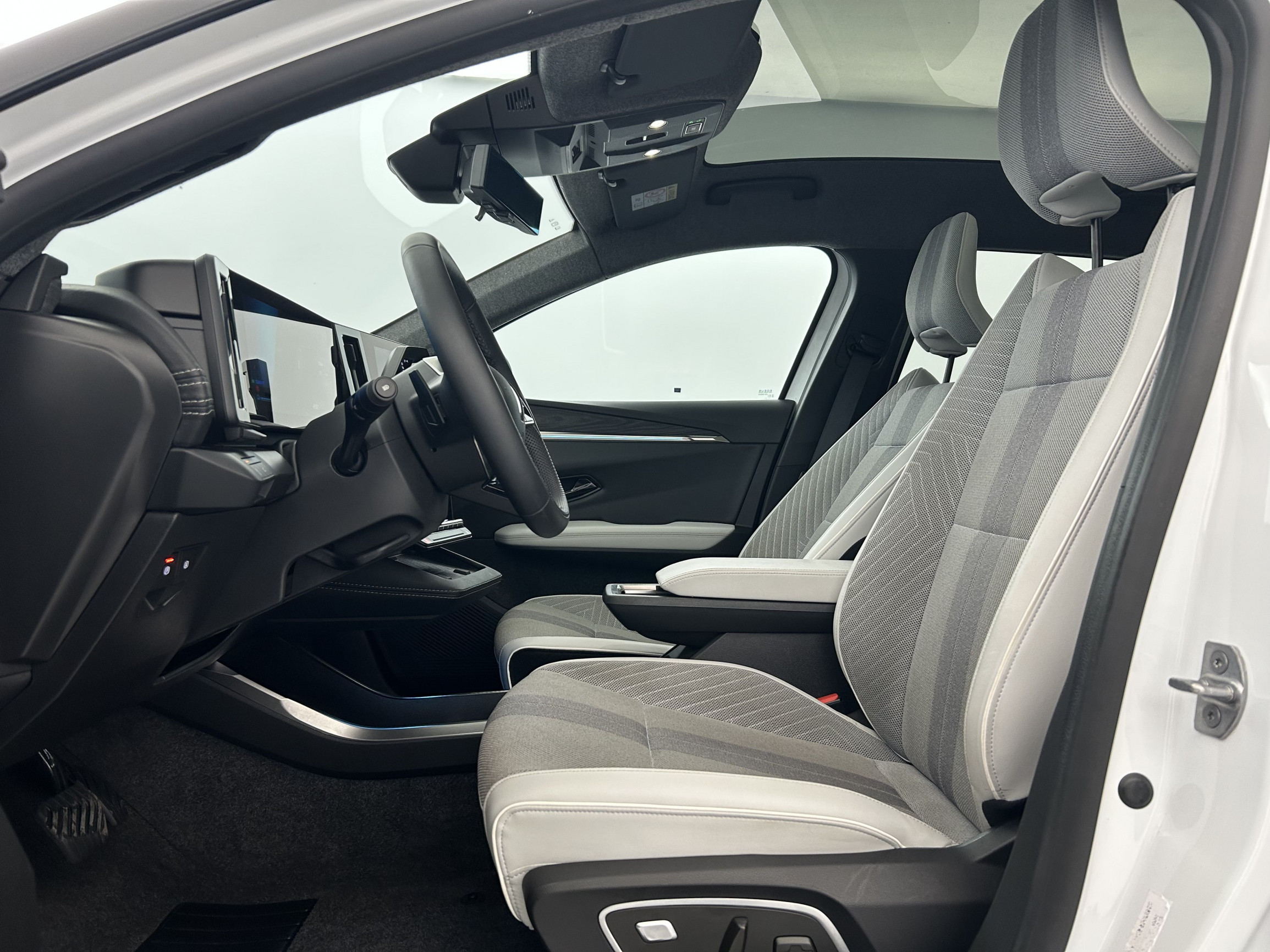 Vente en ligne Renault Scenic E-Tech Scenic E-Tech électrique 220 ch grande autonomie au prix de 40 990 €