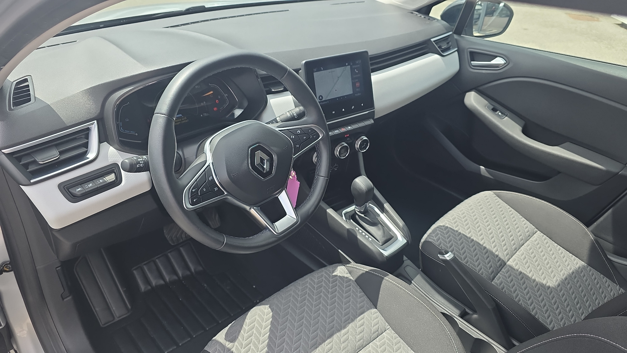 Vente en ligne Renault Clio 5 Clio E-Tech hybride 145 au prix de 14 590 €