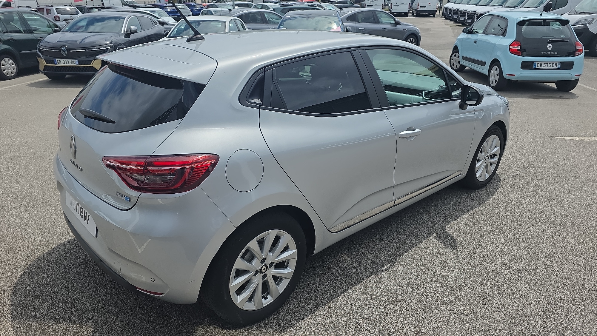 Vente en ligne Renault Clio 5 Clio E-Tech hybride 145 au prix de 14 590 €