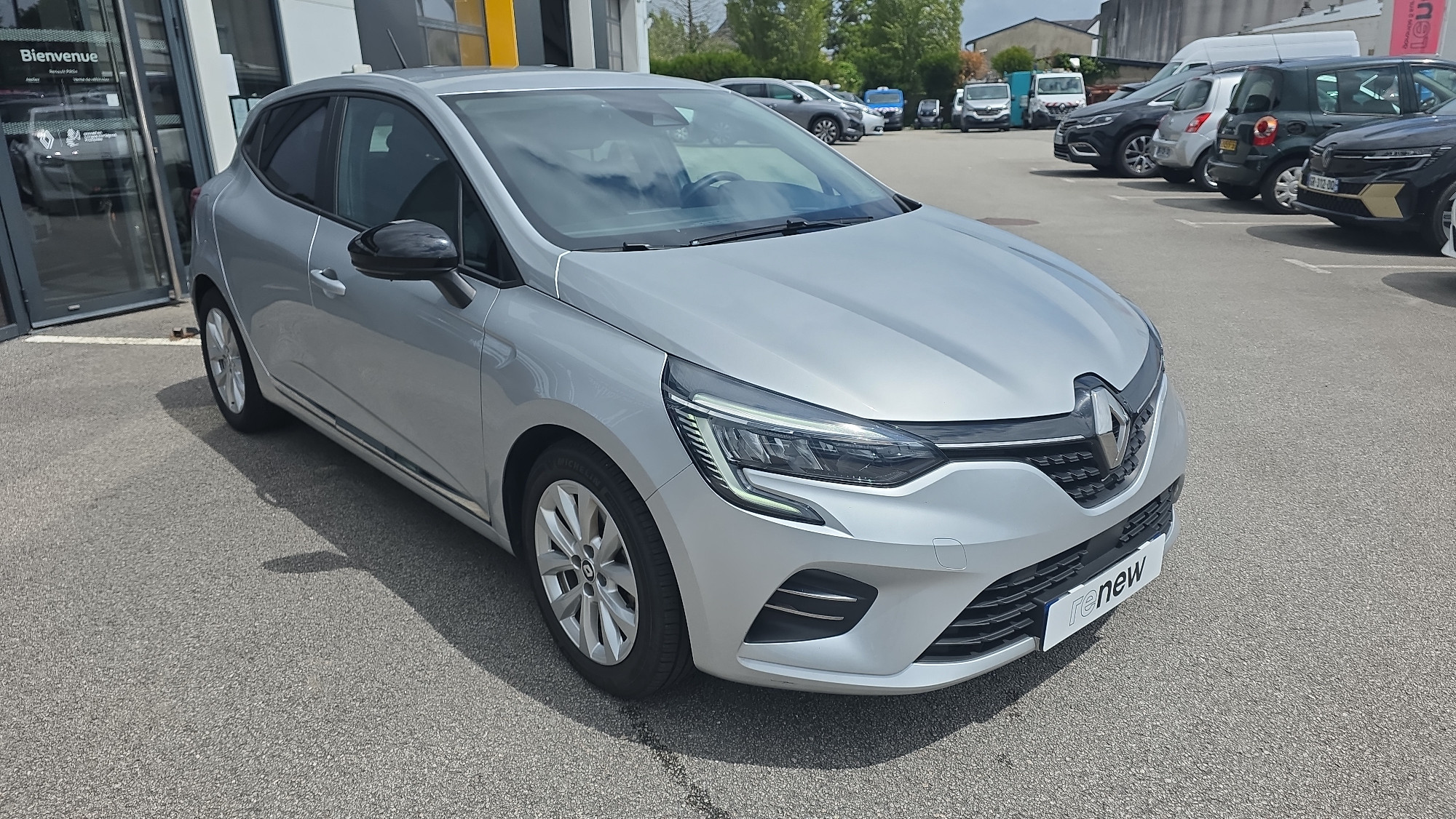 Vente en ligne Renault Clio 5 Clio E-Tech hybride 145 au prix de 14 590 €