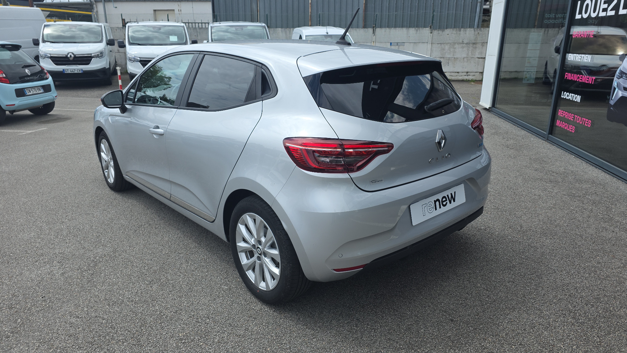 Vente en ligne Renault Clio 5 Clio E-Tech hybride 145 au prix de 14 590 €