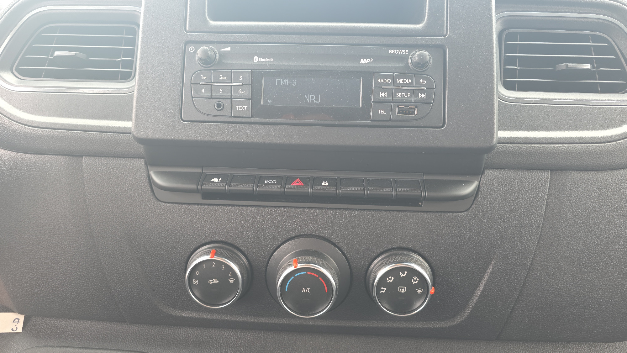 Vente en ligne Renault Master Fourgon MASTER FGN TRAC F3300 L2H2 DCI 135 au prix de 20 790 €