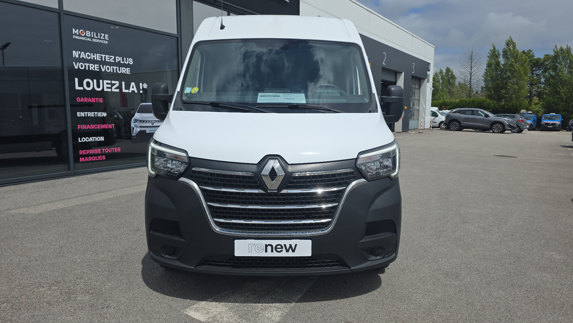 Vente en ligne Renault Master Fourgon MASTER FGN TRAC F3300 L2H2 DCI 135 au prix de 20 790 €
