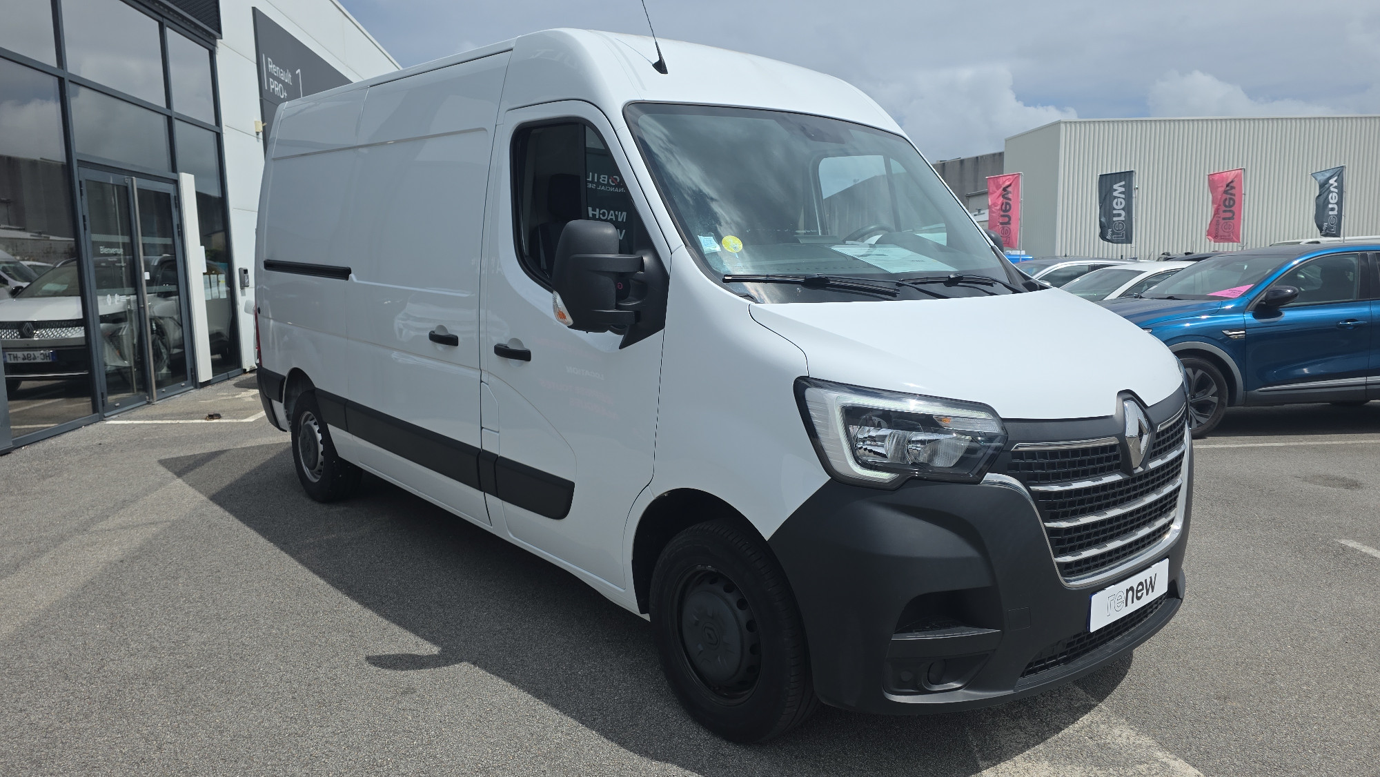 Vente en ligne Renault Master Fourgon MASTER FGN TRAC F3300 L2H2 DCI 135 au prix de 20 790 €