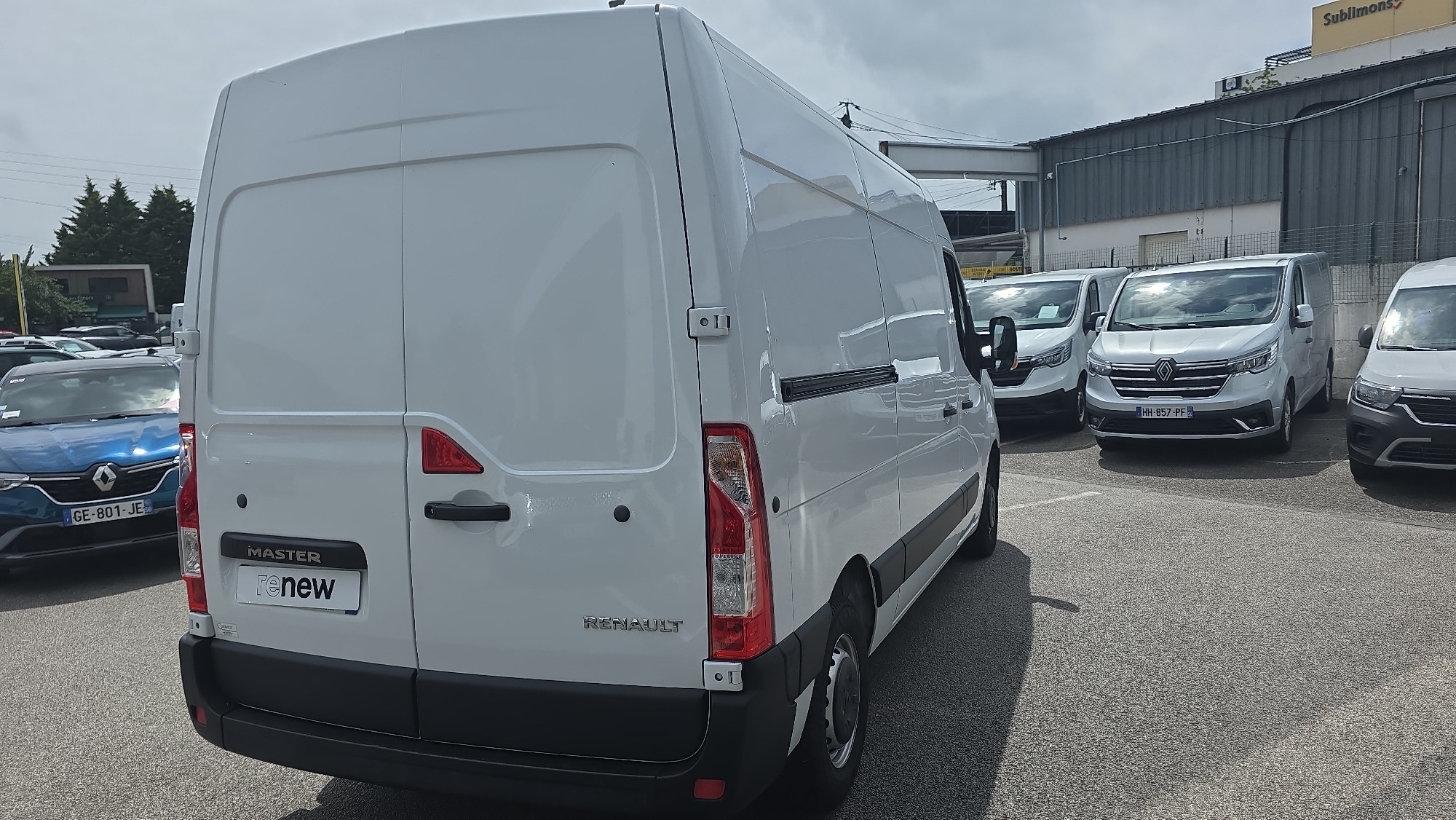 Vente en ligne Renault Master Fourgon MASTER FGN TRAC F3300 L2H2 DCI 135 au prix de 20 790 €