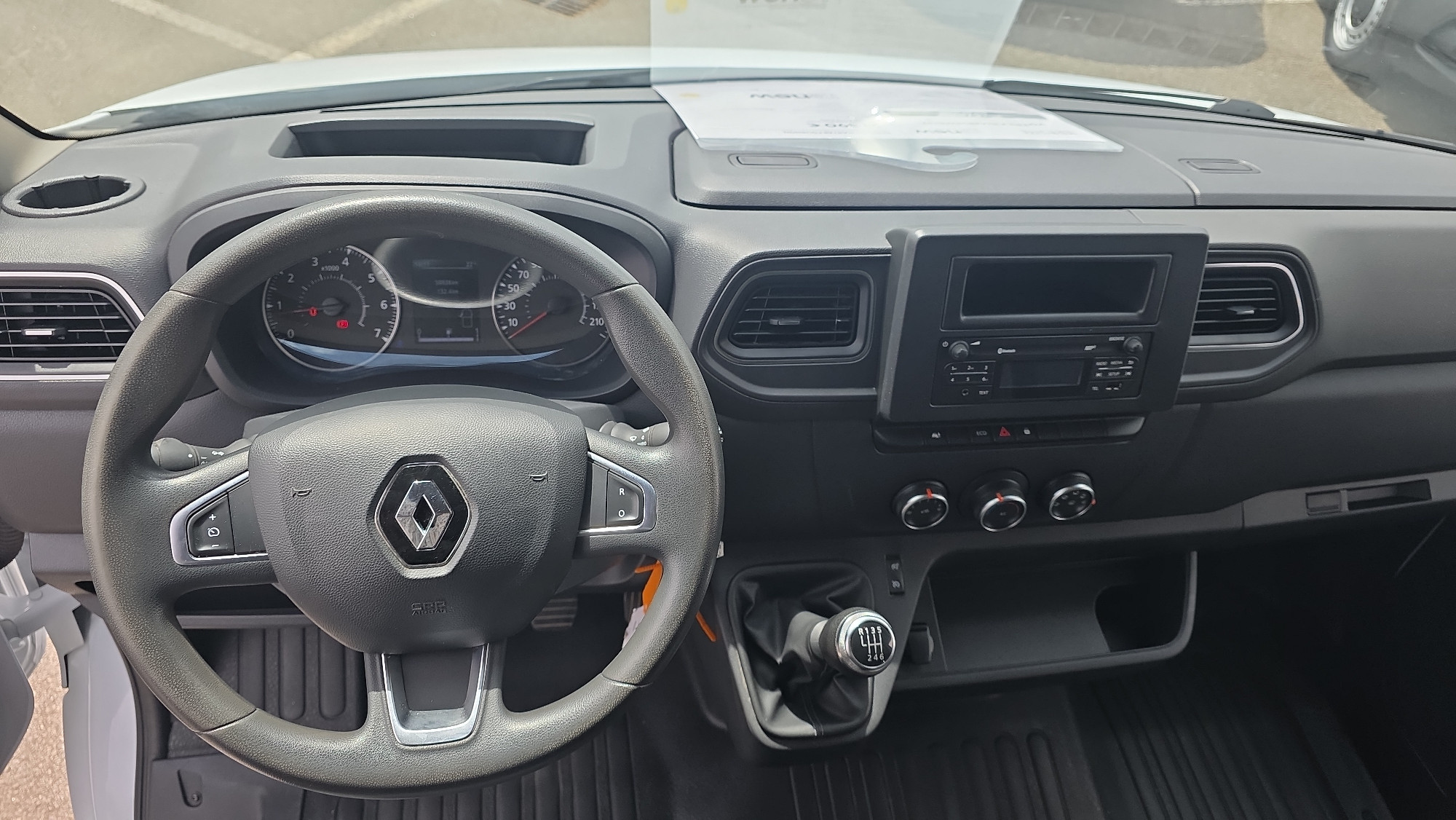 Vente en ligne Renault Master Fourgon MASTER FGN TRAC F3300 L2H2 DCI 135 au prix de 20 790 €