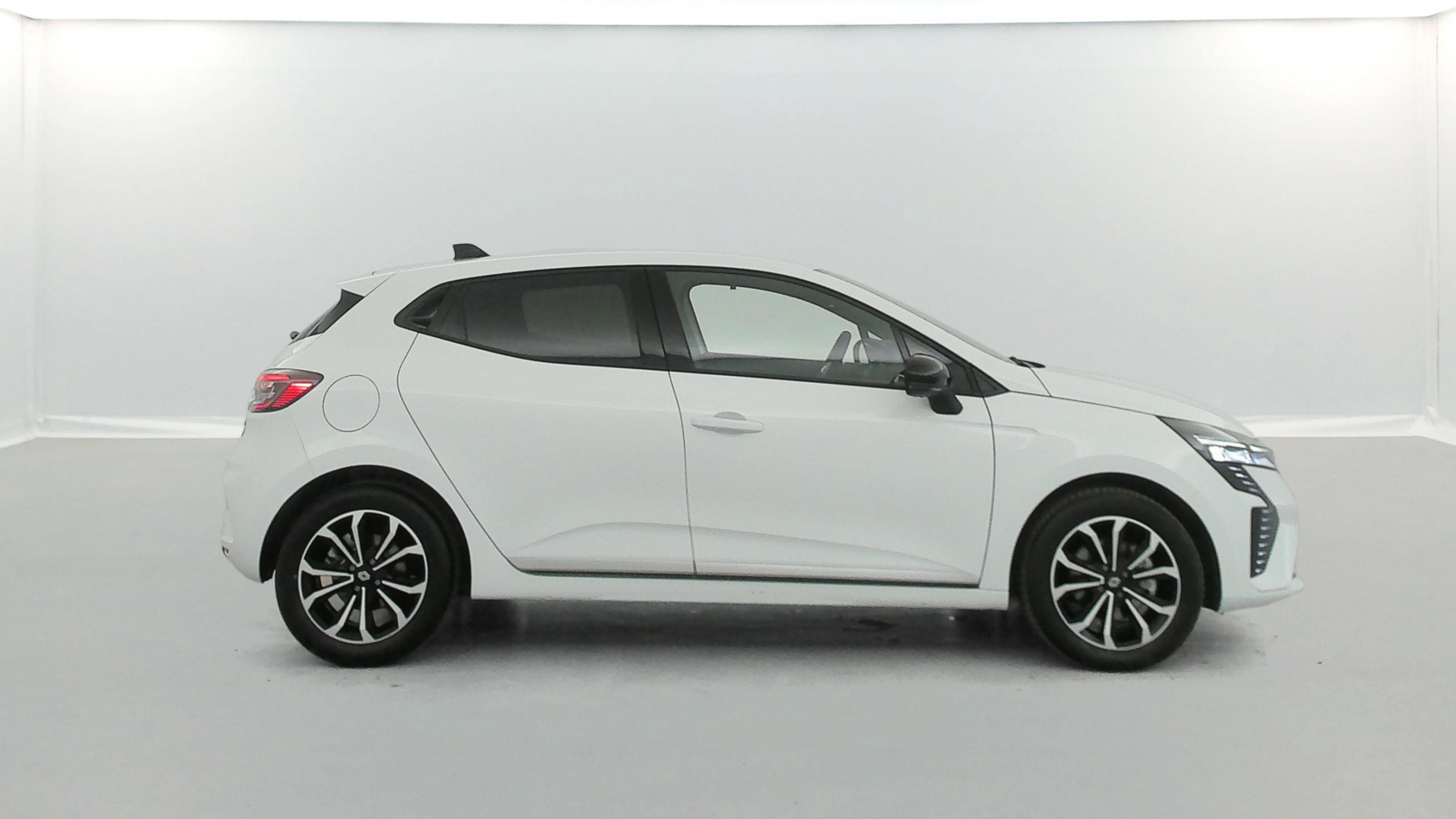 Vente en ligne Renault Clio 5 Clio E-Tech full hybrid 145 ch GSR2 au prix de 21 790 €