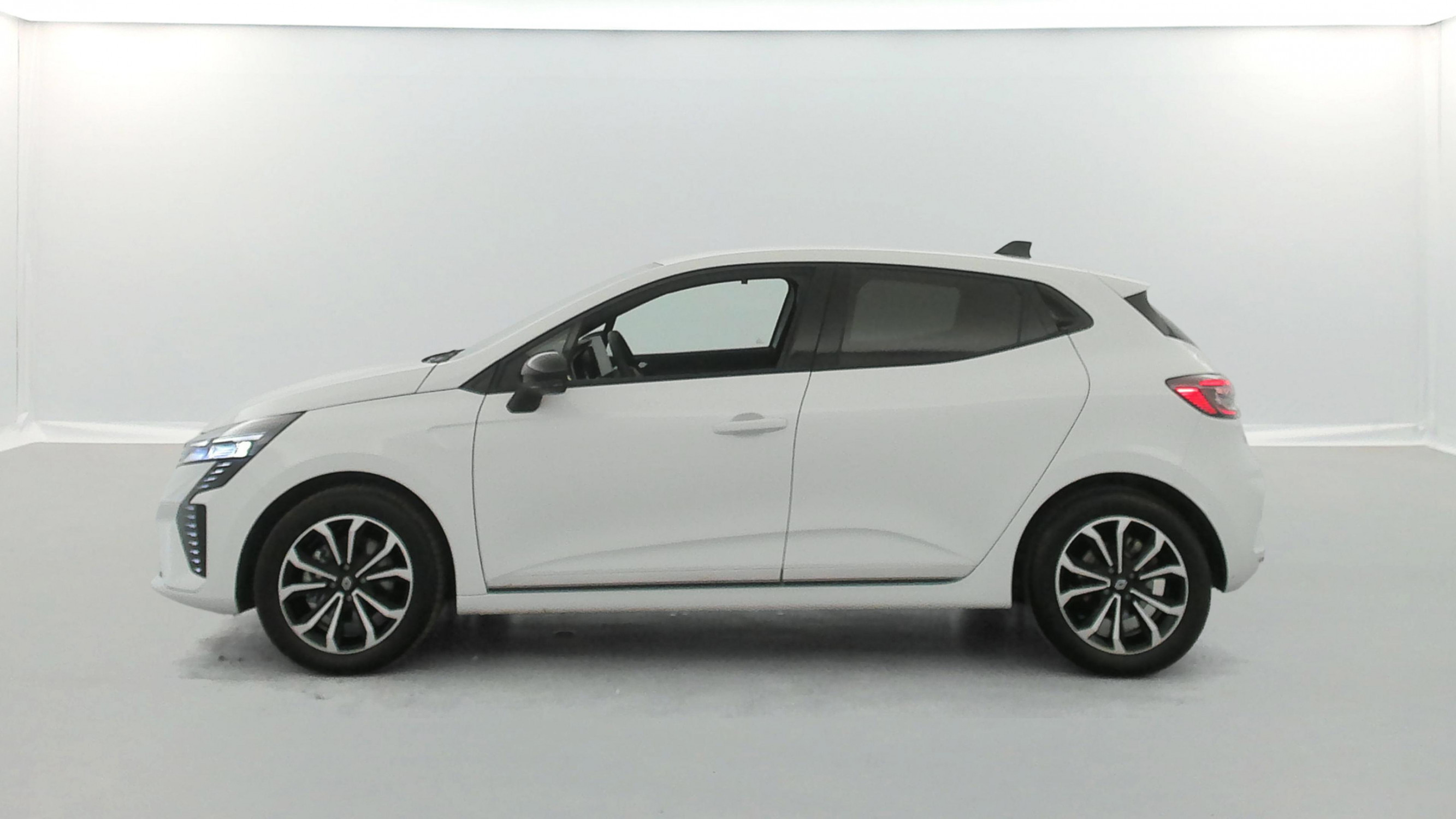 Vente en ligne Renault Clio 5 Clio E-Tech full hybrid 145 ch GSR2 au prix de 21 790 €