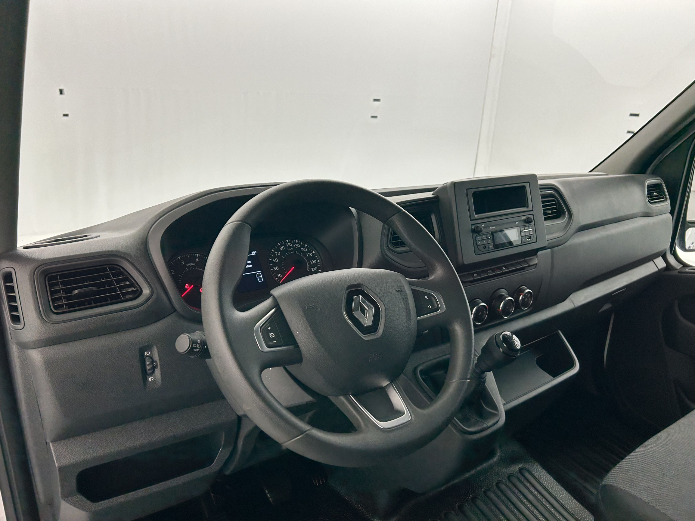 Vente en ligne Renault Master Fourgon MASTER FGN TRAC F3500 L2H2 BLUE DCI 135 au prix de 25 990 €