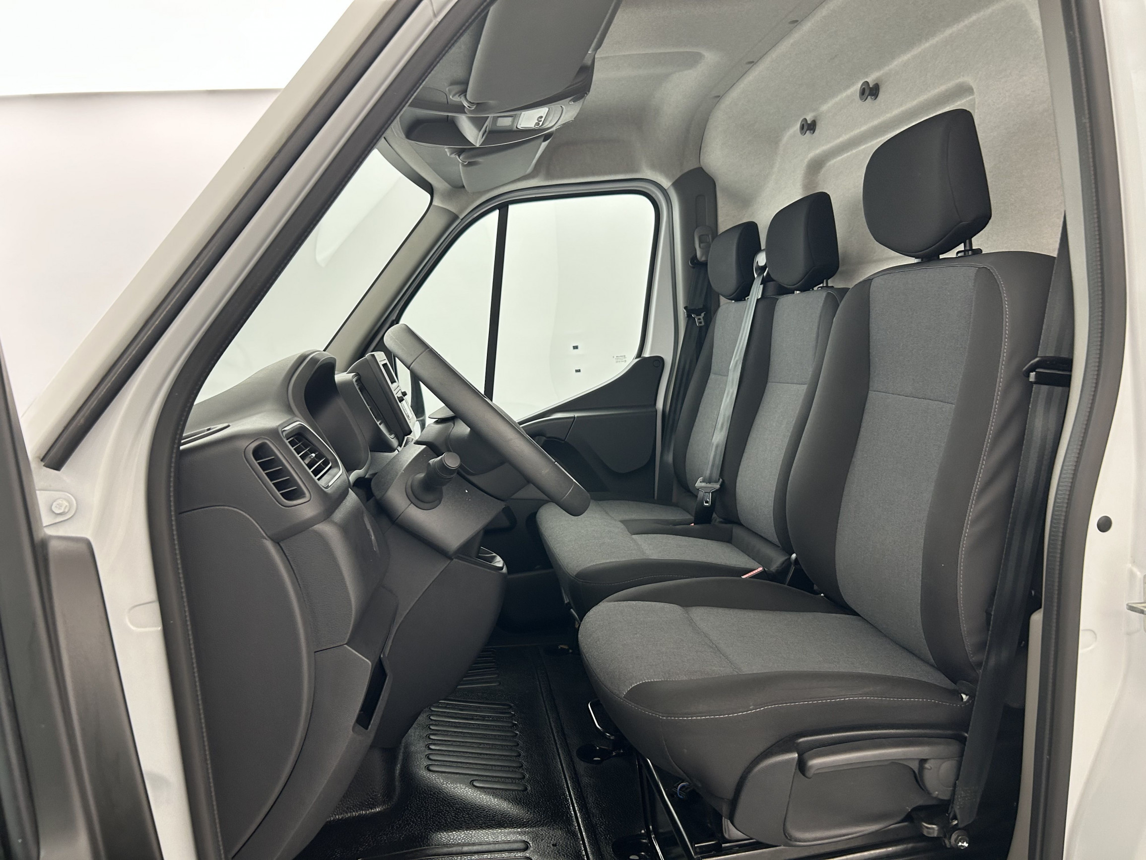 Vente en ligne Renault Master Fourgon MASTER FGN TRAC F3500 L2H2 BLUE DCI 135 au prix de 25 990 €