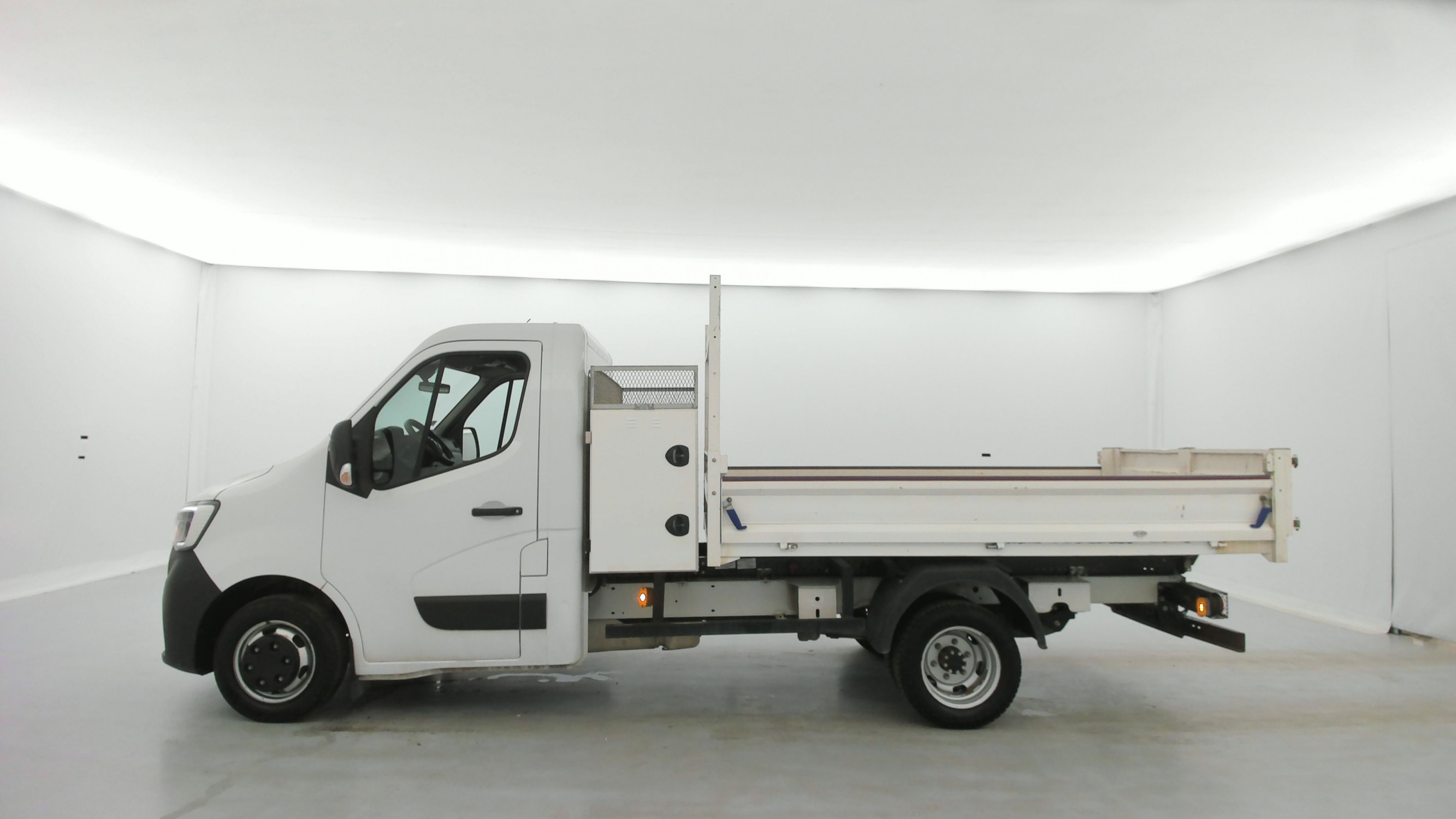 Vente en ligne Renault Master 3 Châssis Cabine MASTER CC PROP RJ3500 L3 ENERGY DCI 145 au prix de 24 990 €