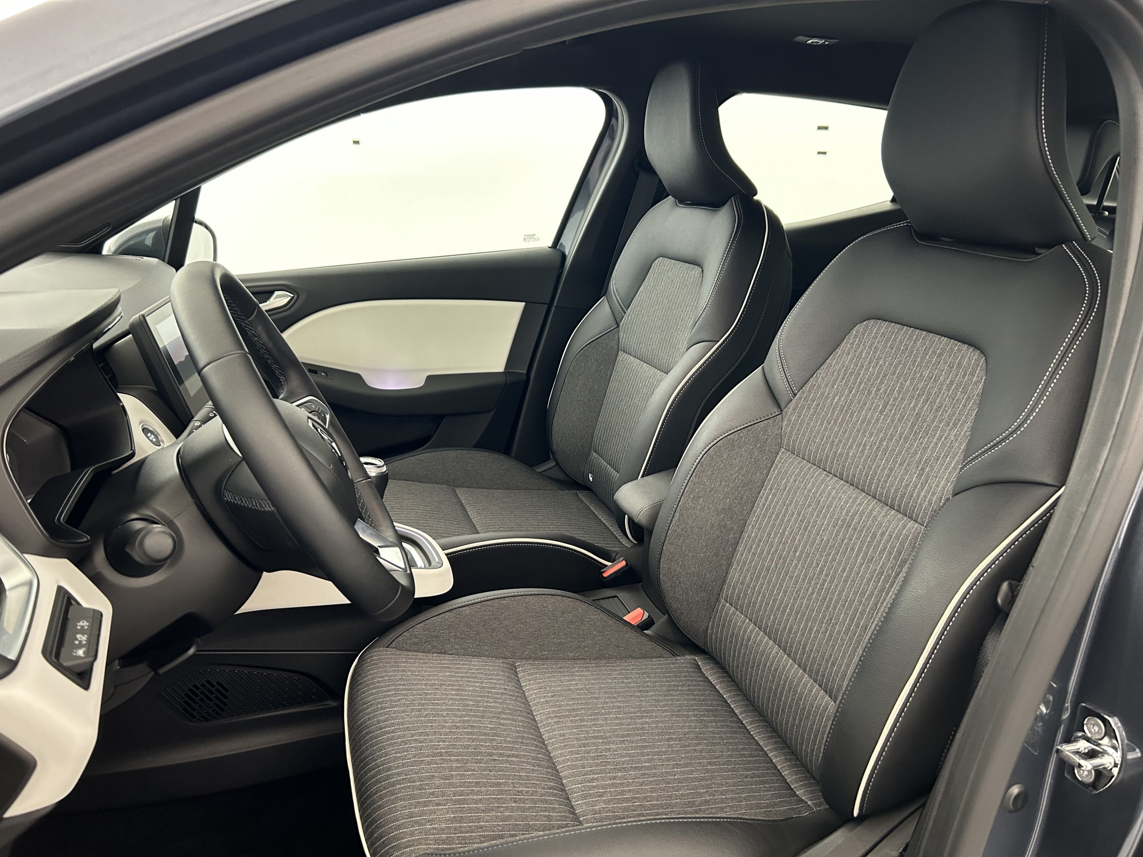 Vente en ligne Renault Clio 5 Clio TCe 90 - 21N au prix de 15 290 €