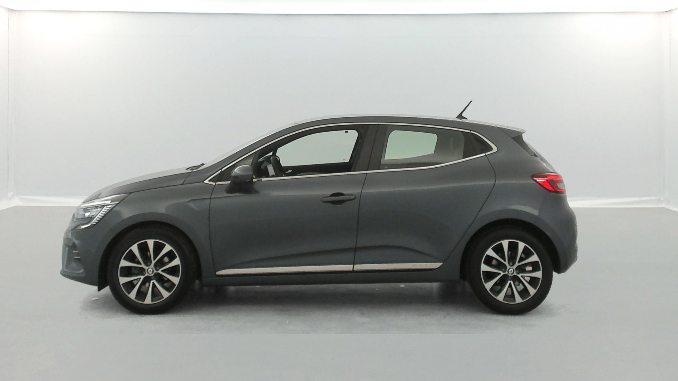 Vente en ligne Renault Clio 5 Clio TCe 90 - 21N au prix de 15 290 €