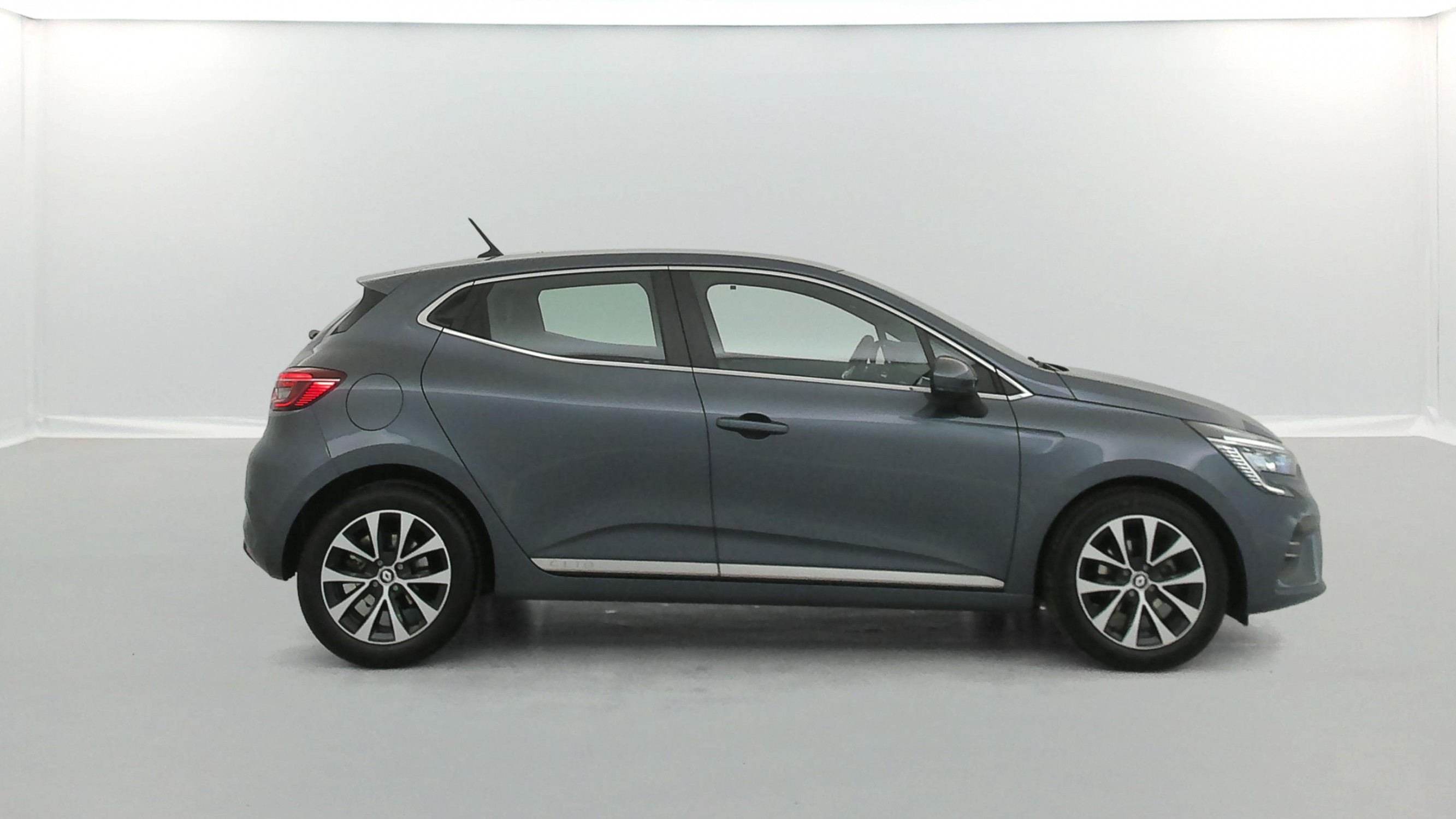 Vente en ligne Renault Clio 5 Clio TCe 90 - 21N au prix de 15 290 €