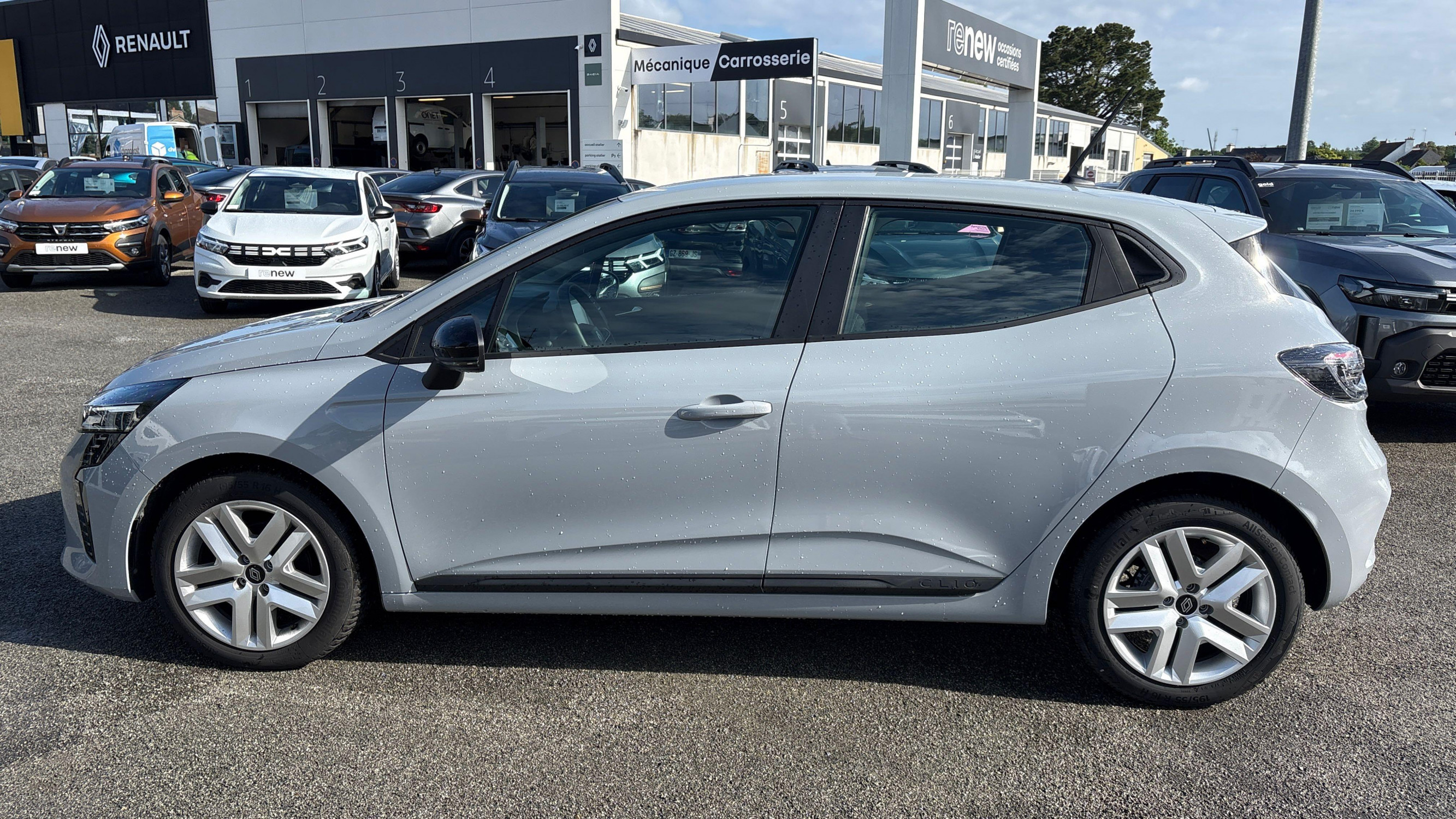 Vente en ligne Renault Clio 5 Clio Eco-G 100 ch GSR2 au prix de 16 370 €