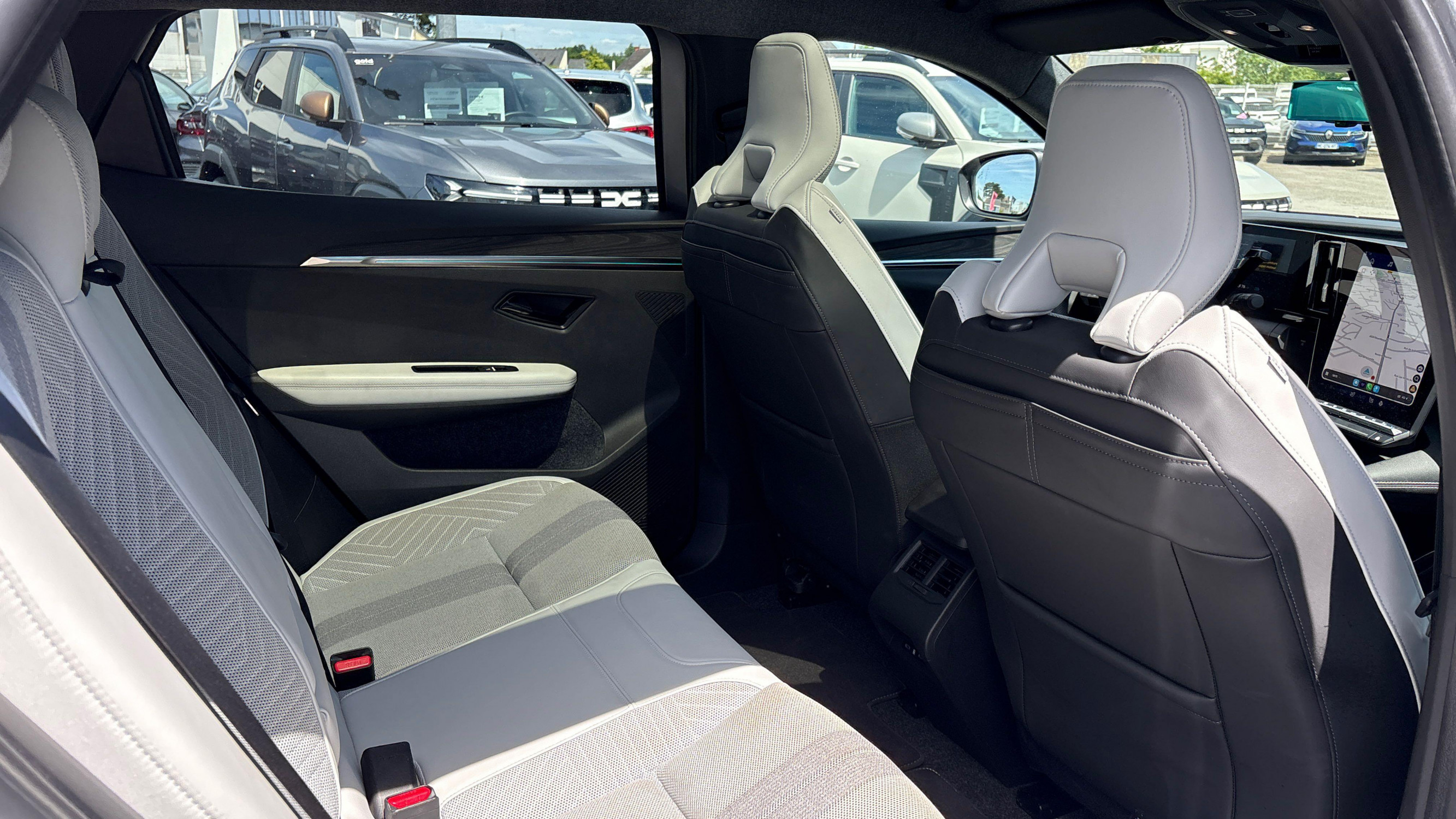 Vente en ligne Renault Scenic E-Tech  220 ch grande autonomie au prix de 42 990 €