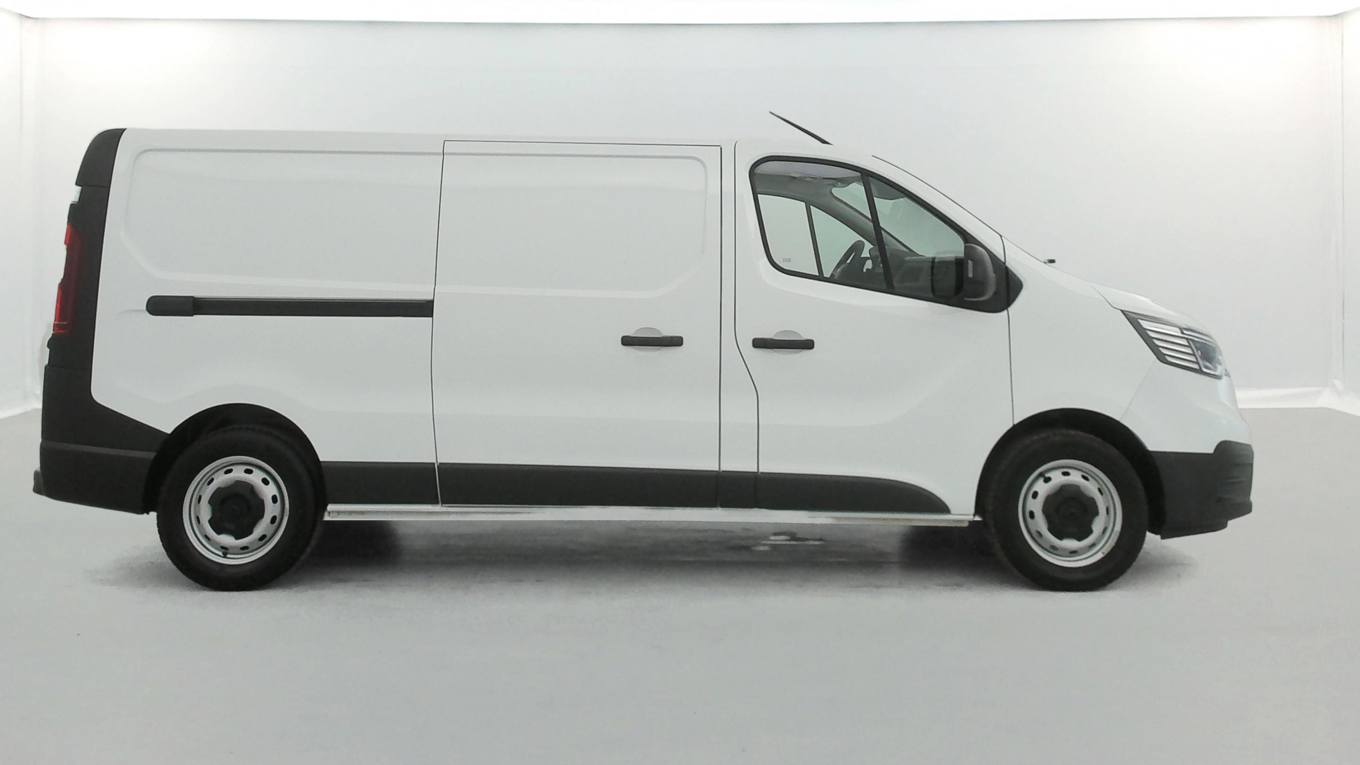 Vente en ligne Renault Trafic 3 Fourgon TRAFIC FGN L2H1 3000 KG BLUE DCI 130 au prix de 23 490 €