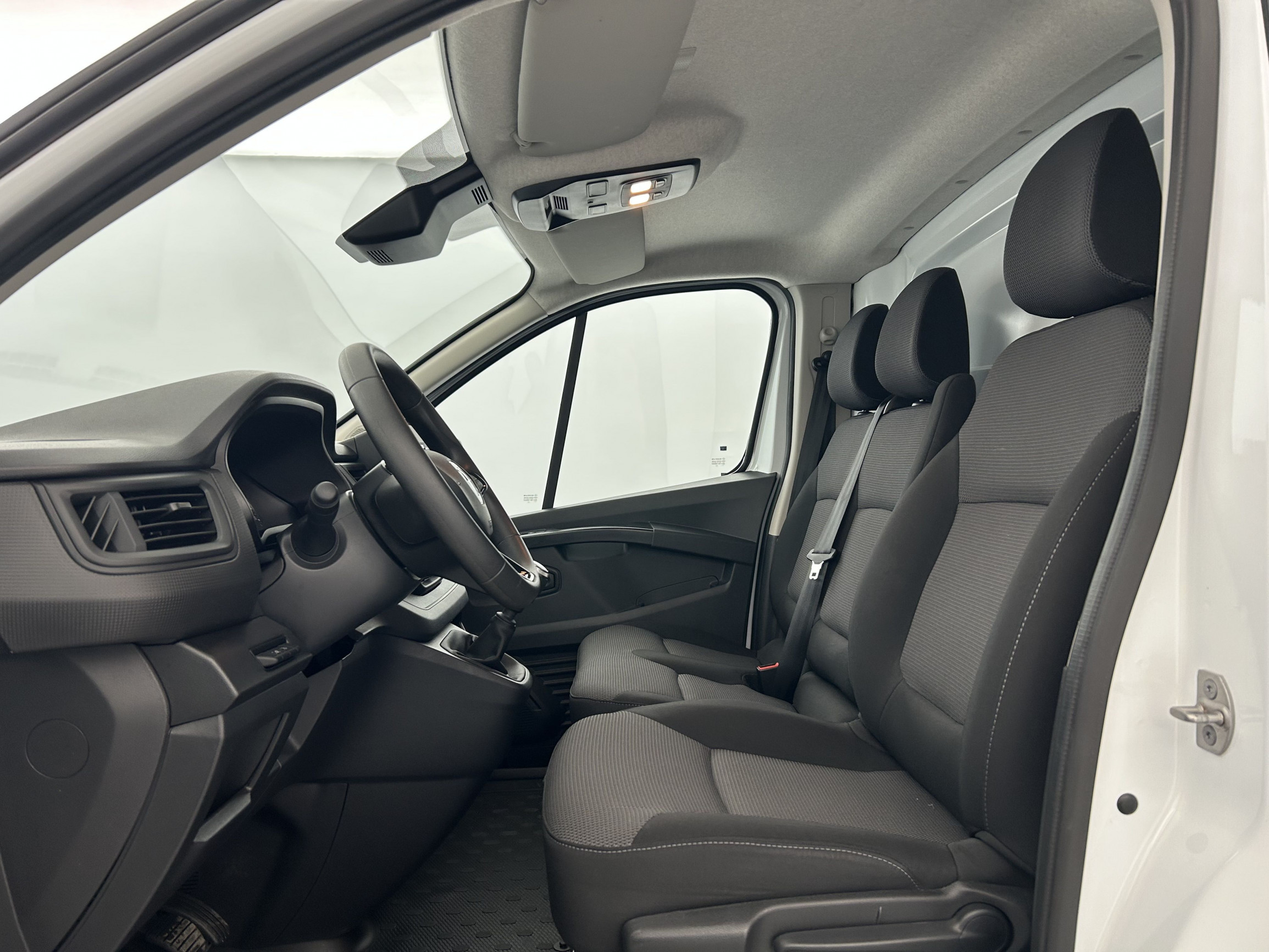 Vente en ligne Renault Trafic 3 Fourgon TRAFIC FGN L2H1 3000 KG BLUE DCI 130 au prix de 23 490 €