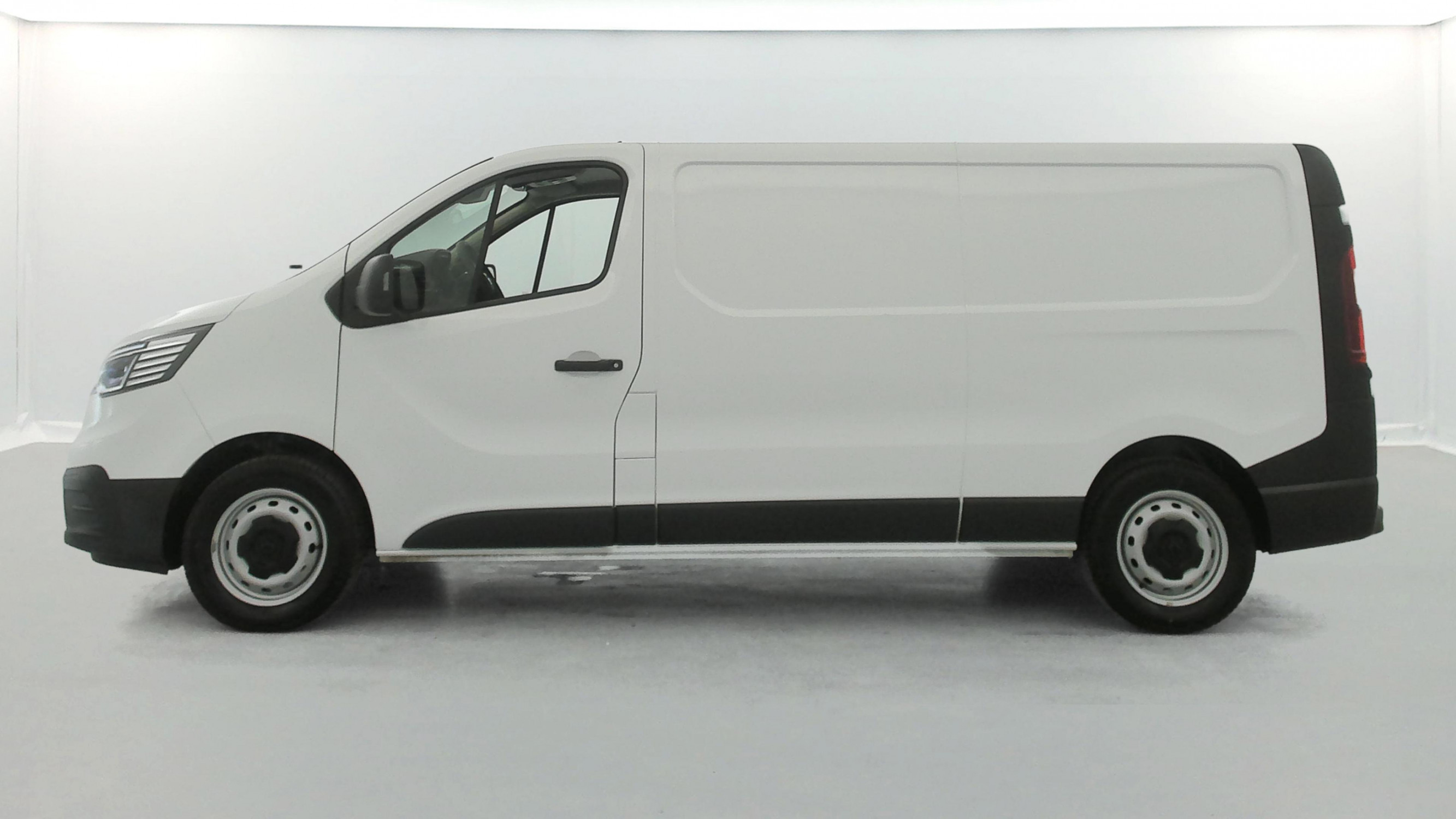 Vente en ligne Renault Trafic 3 Fourgon TRAFIC FGN L2H1 3000 KG BLUE DCI 130 au prix de 23 490 €