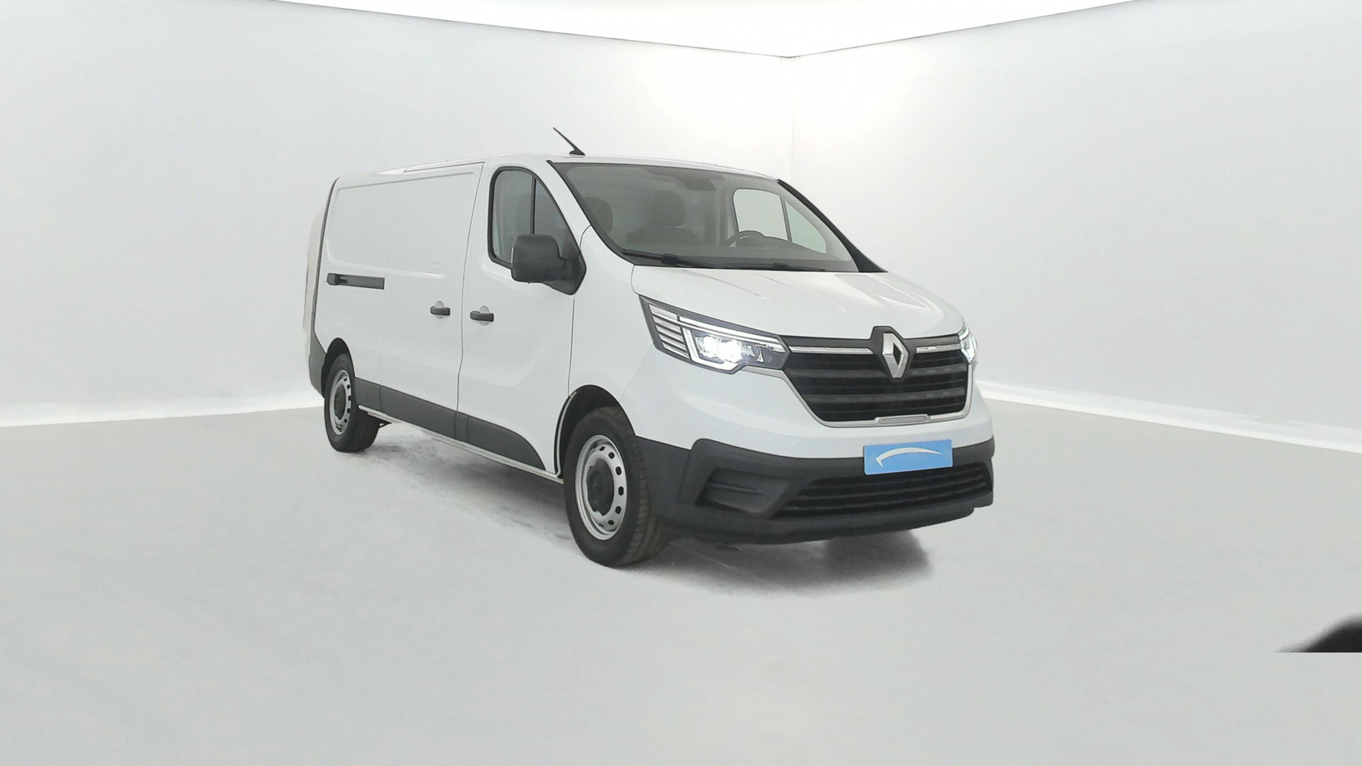 Vente en ligne Renault Trafic 3 Fourgon TRAFIC FGN L2H1 3000 KG BLUE DCI 130 au prix de 23 490 €