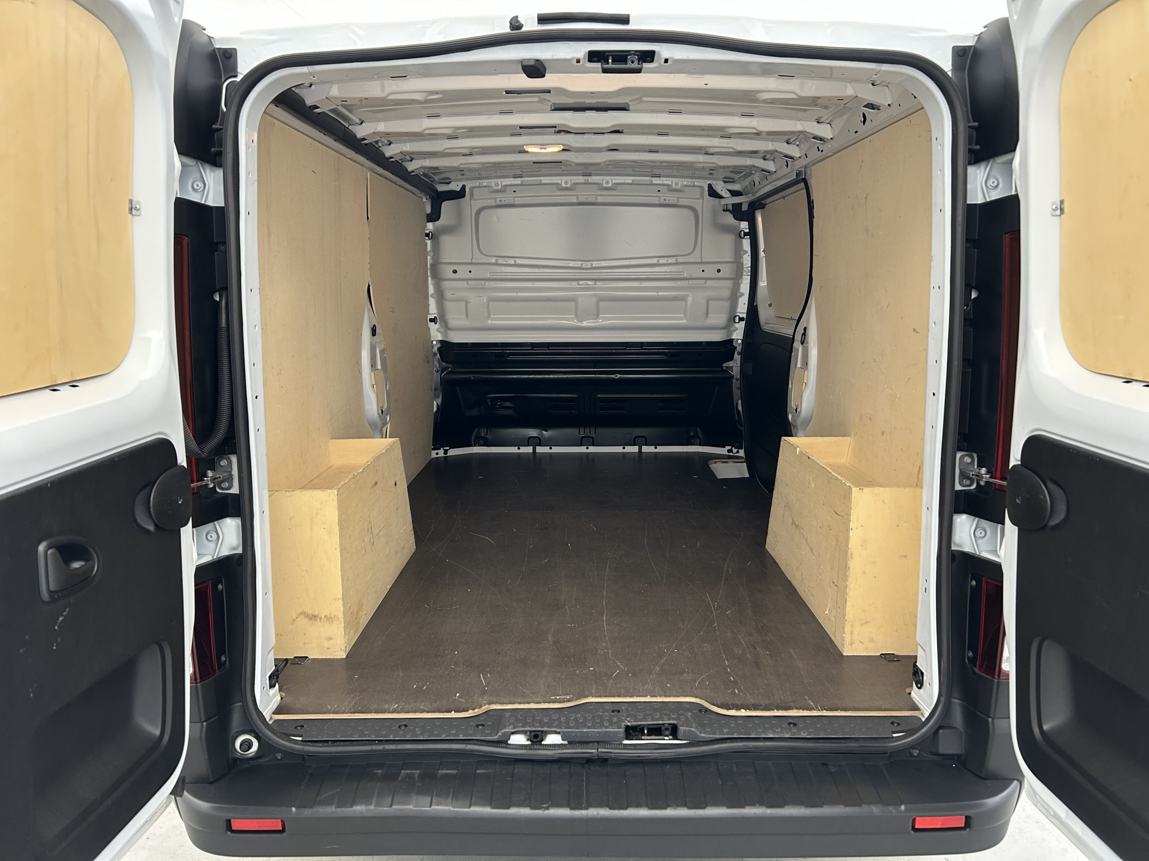 Vente en ligne Renault Trafic 3 Fourgon TRAFIC FGN L2H1 3000 KG BLUE DCI 130 au prix de 23 490 €
